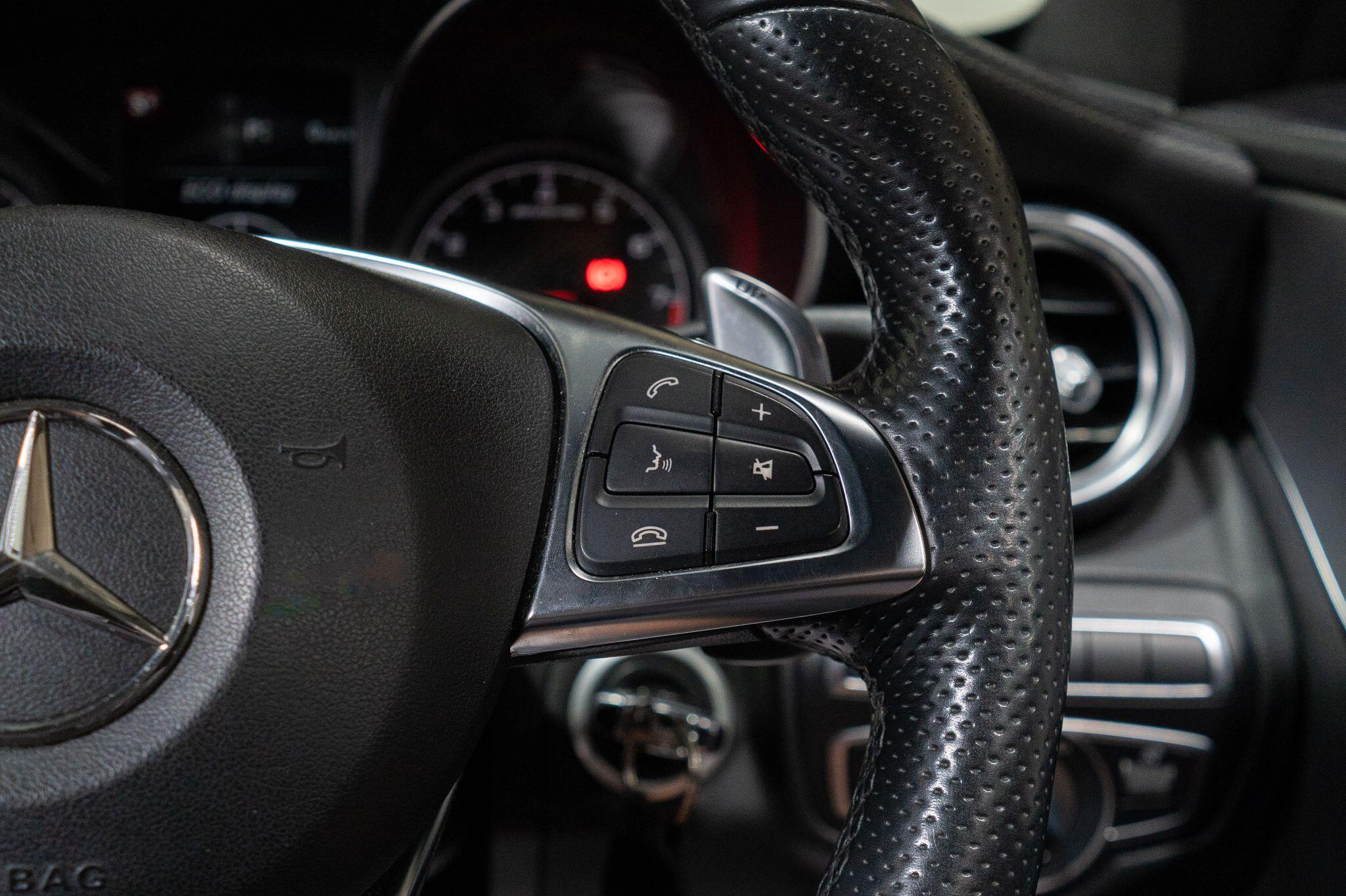 Mercedes-Benz C-Class view 23