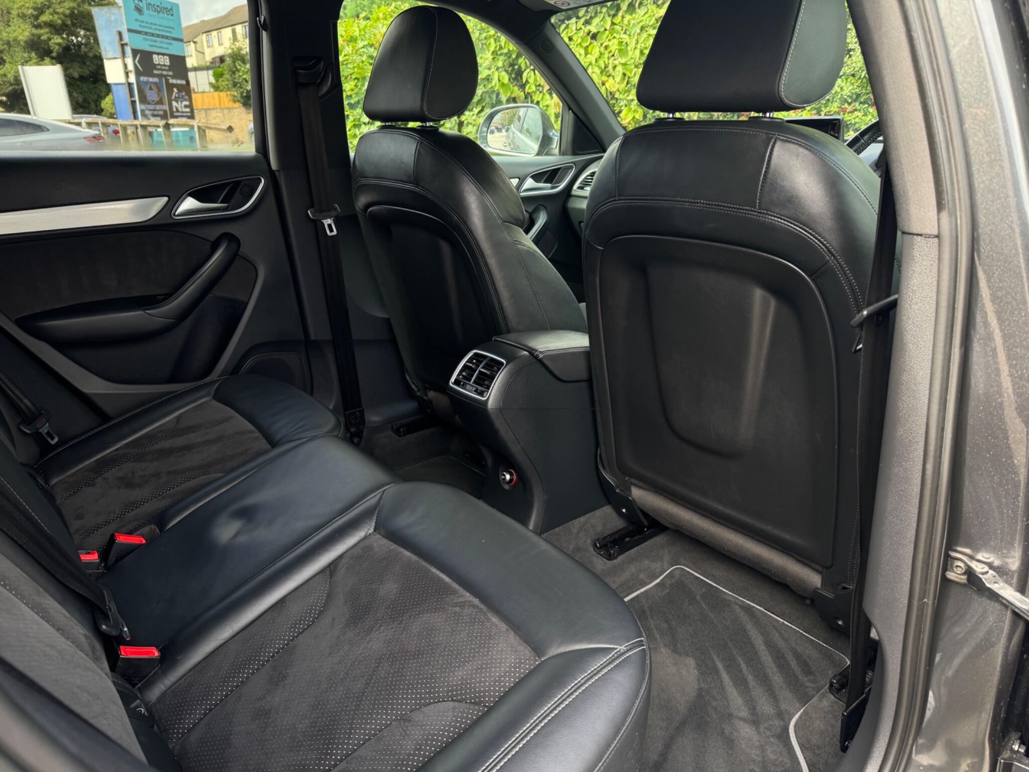 Audi Q3 view 34