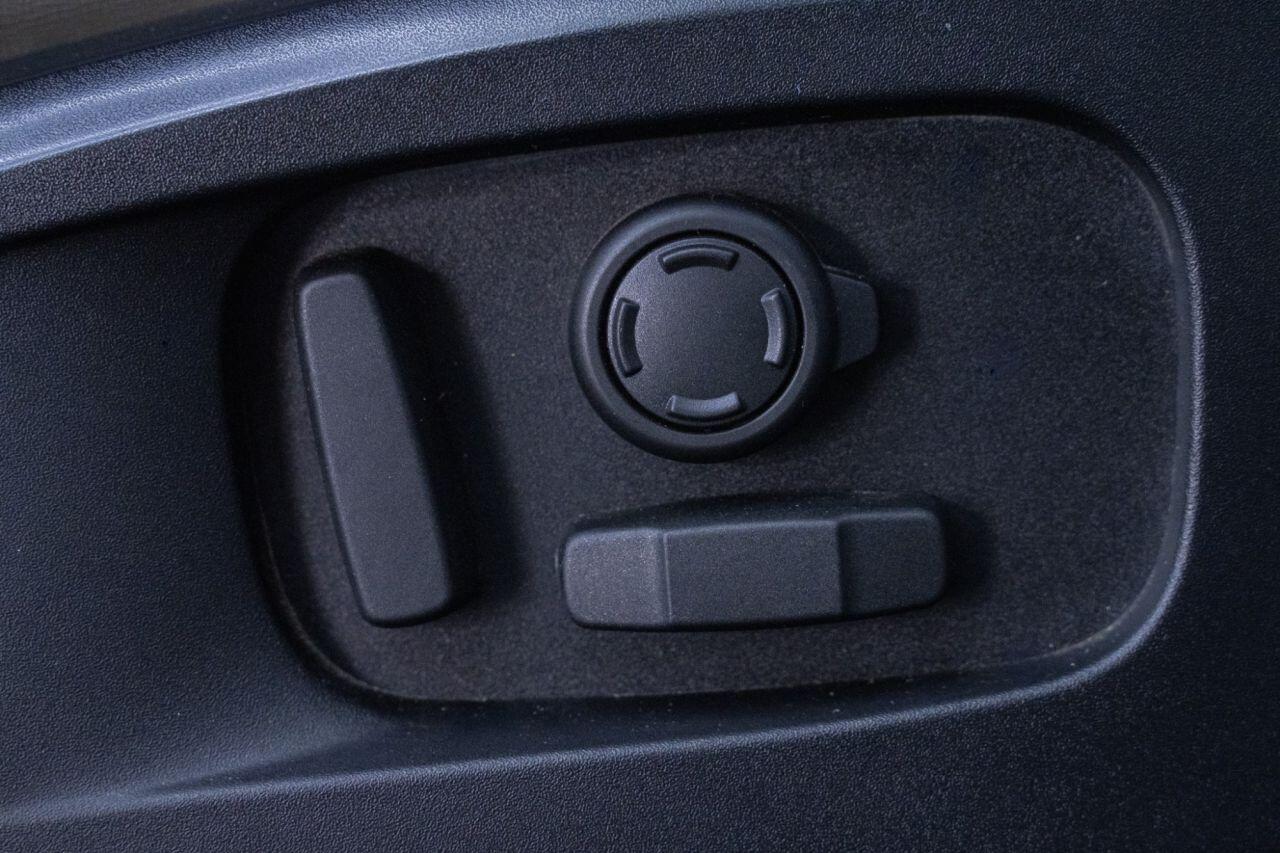 Land Rover Defender view 17