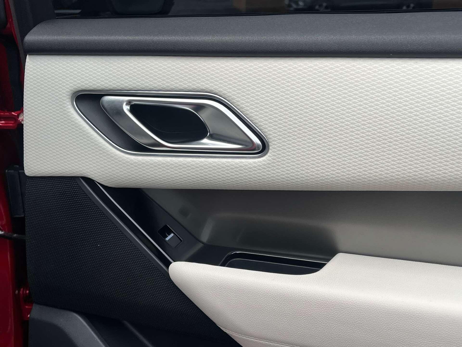 Land Rover Range Rover Velar view 57
