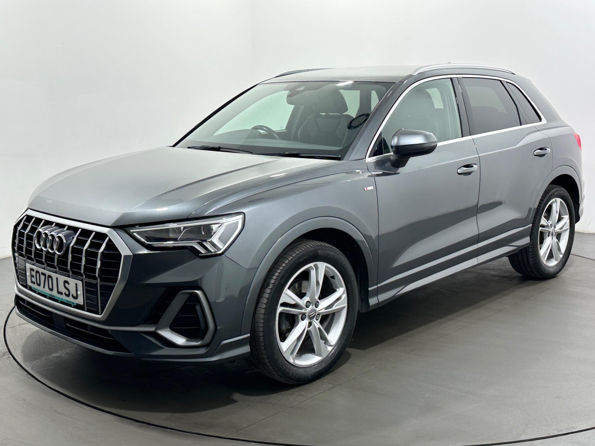 Audi Q3 view 53