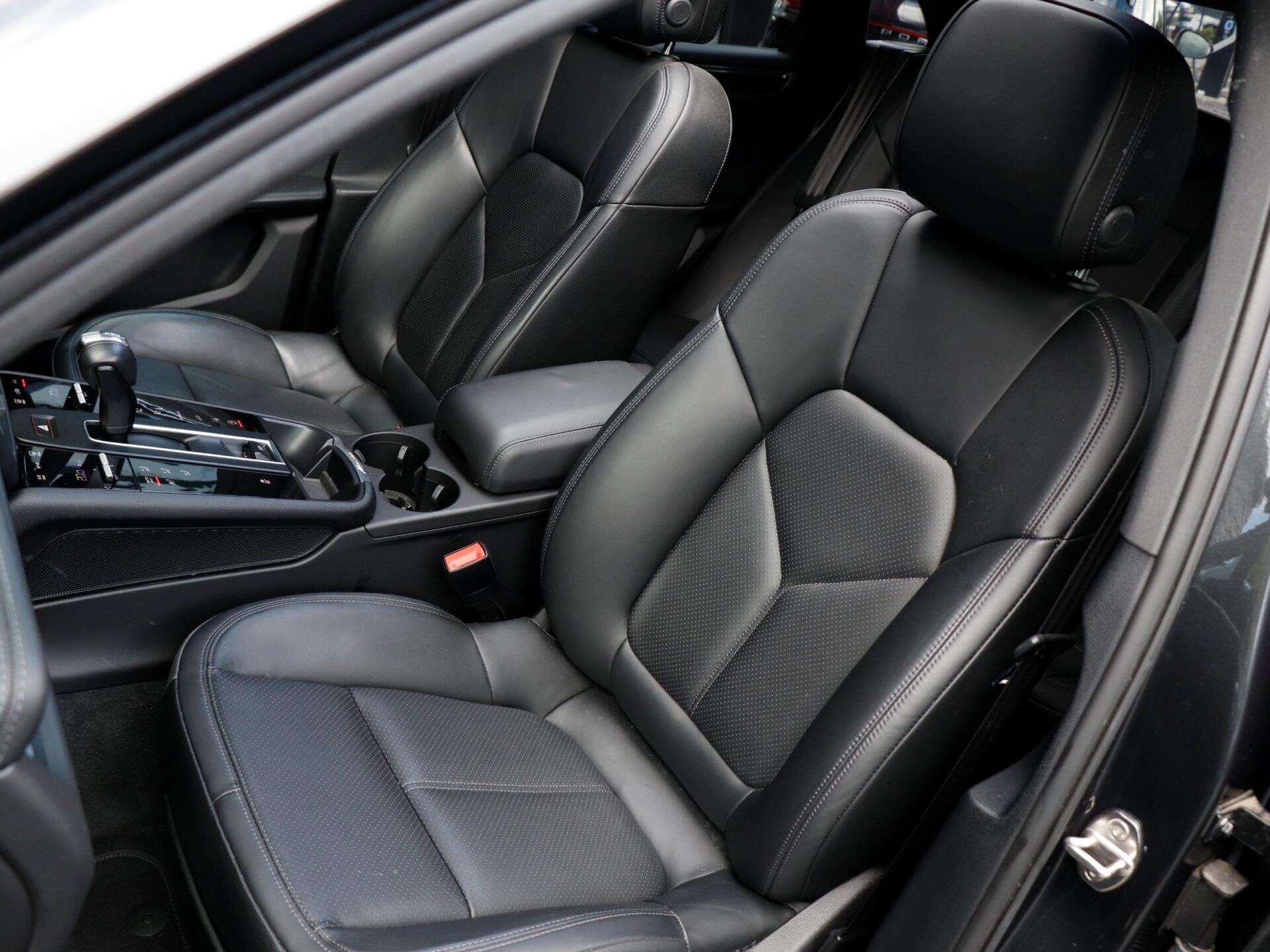 Porsche Macan view 24