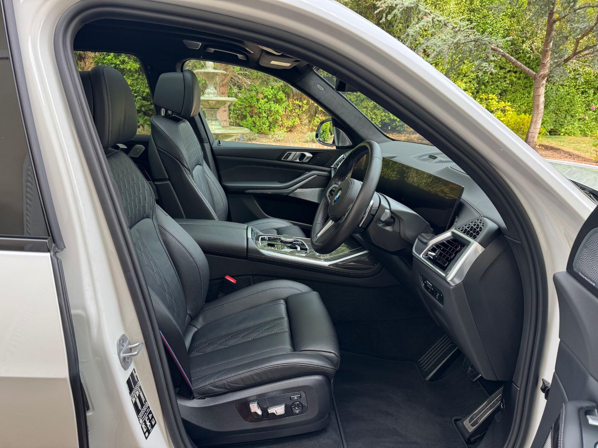 BMW X7 view 19