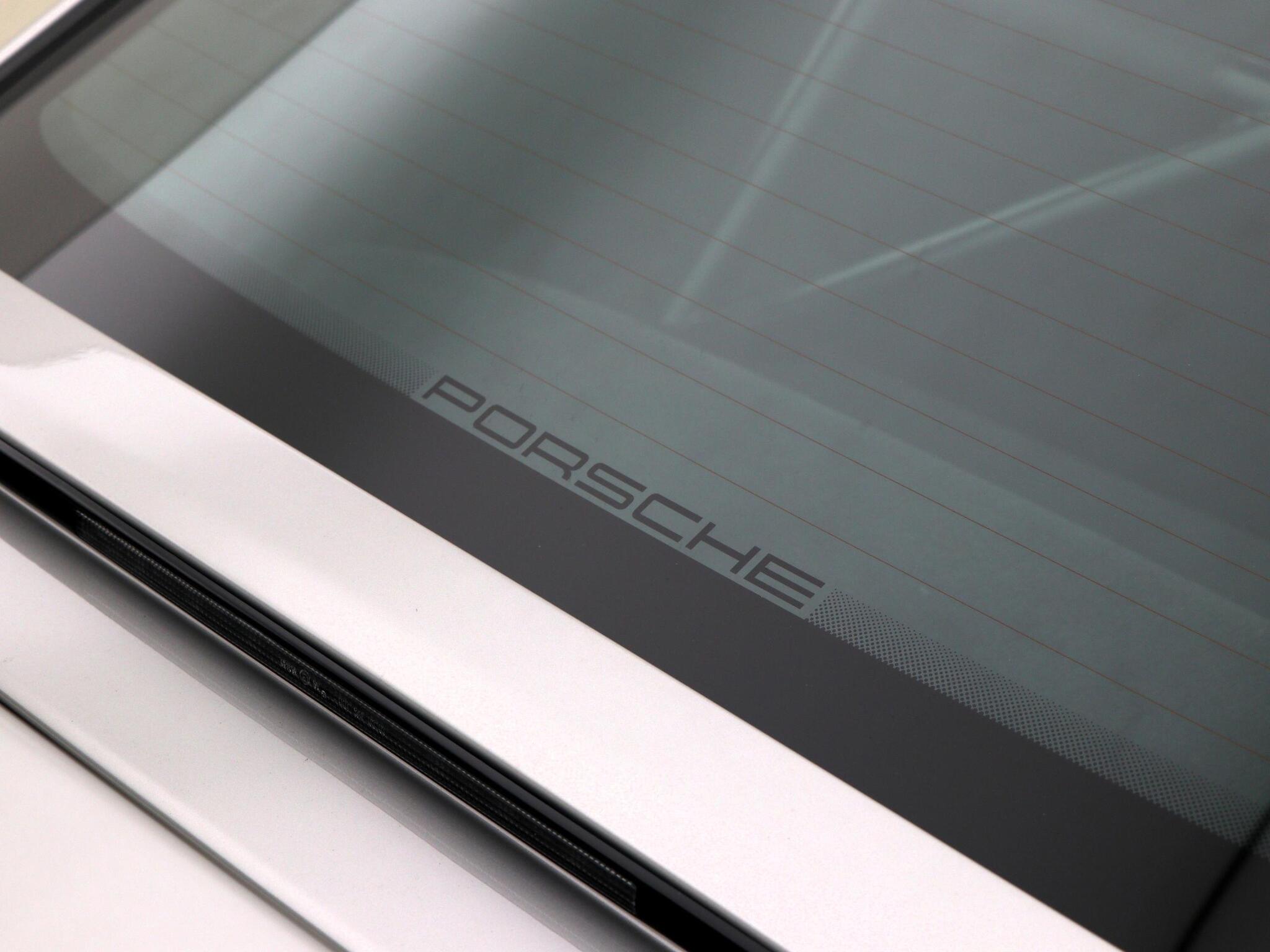 Porsche 911 view 27