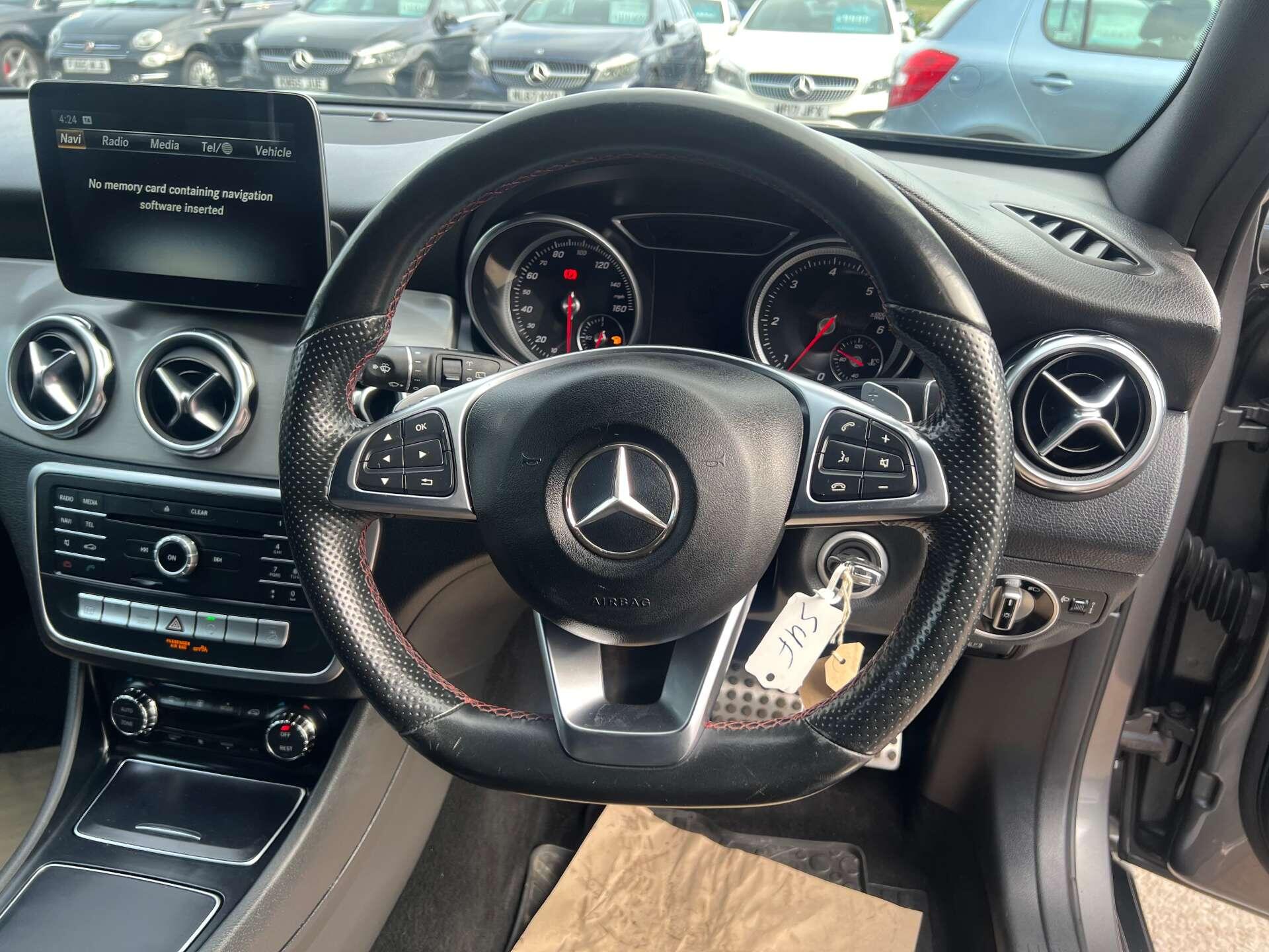 Mercedes-Benz GLA view 50