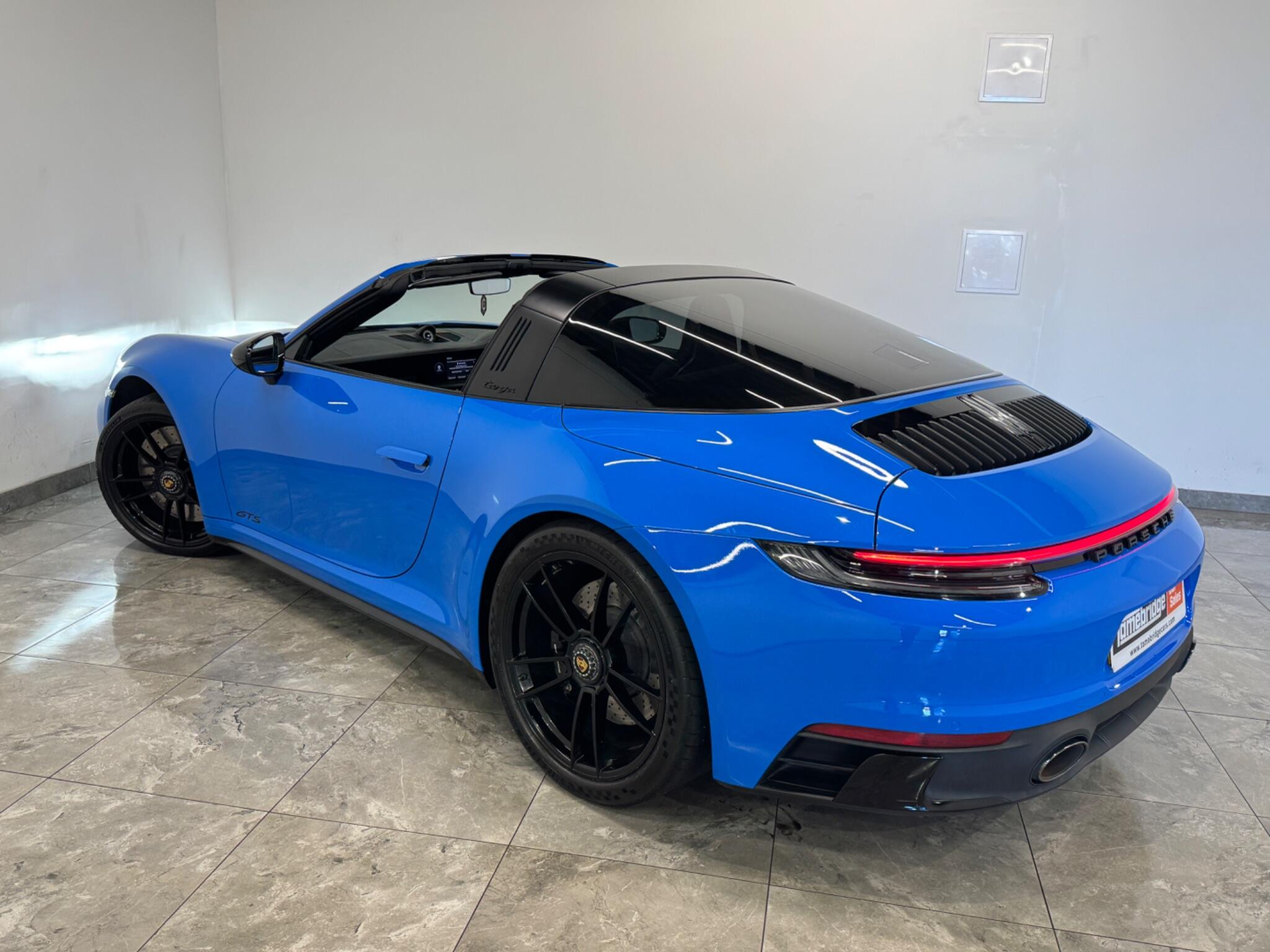 Porsche 911 view 10