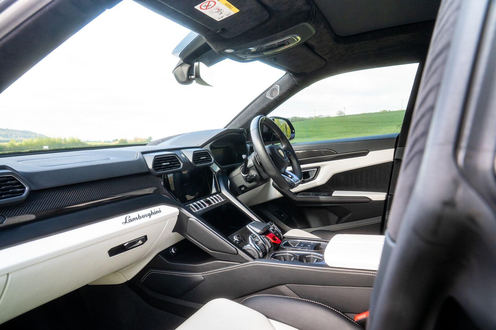 Lamborghini Urus view 37