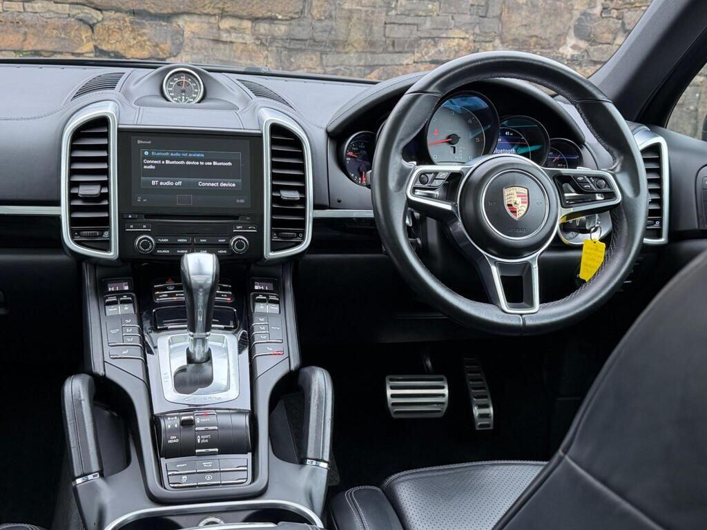 Porsche Cayenne view 25