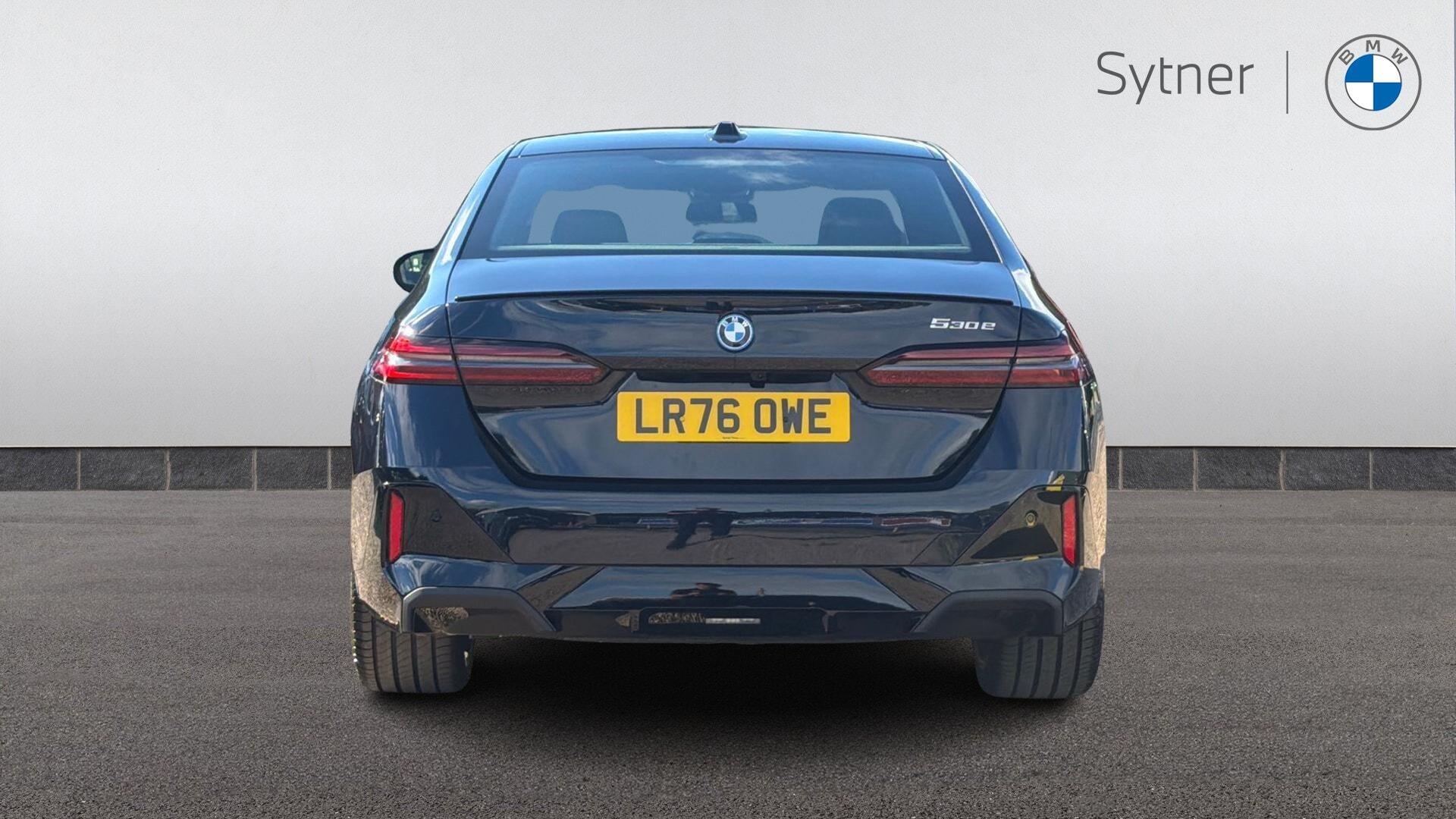 BMW 5 Series view 15