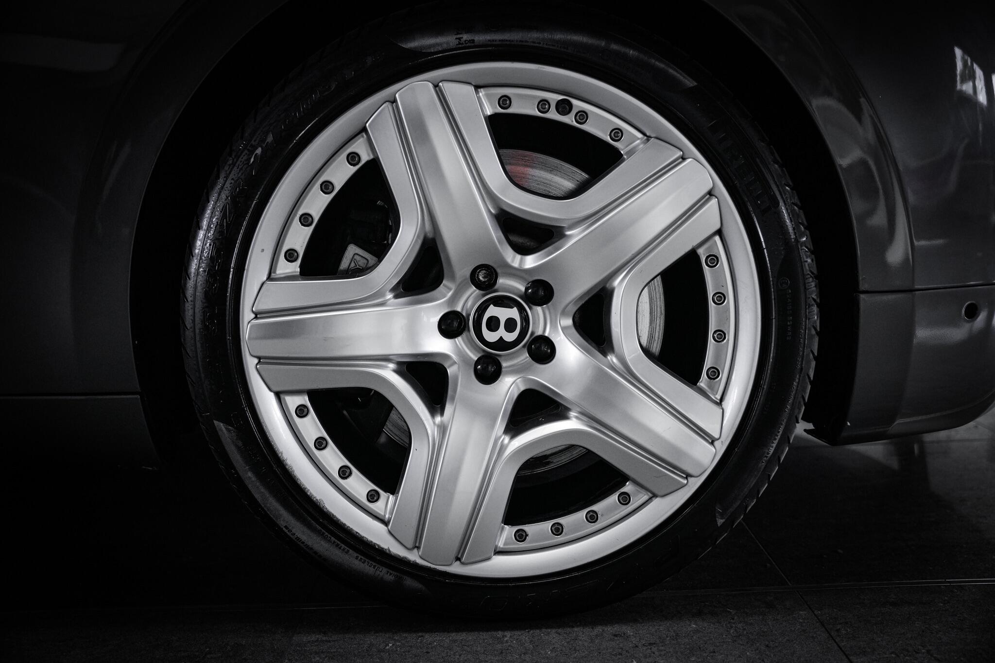 Bentley Flying Spur view 27
