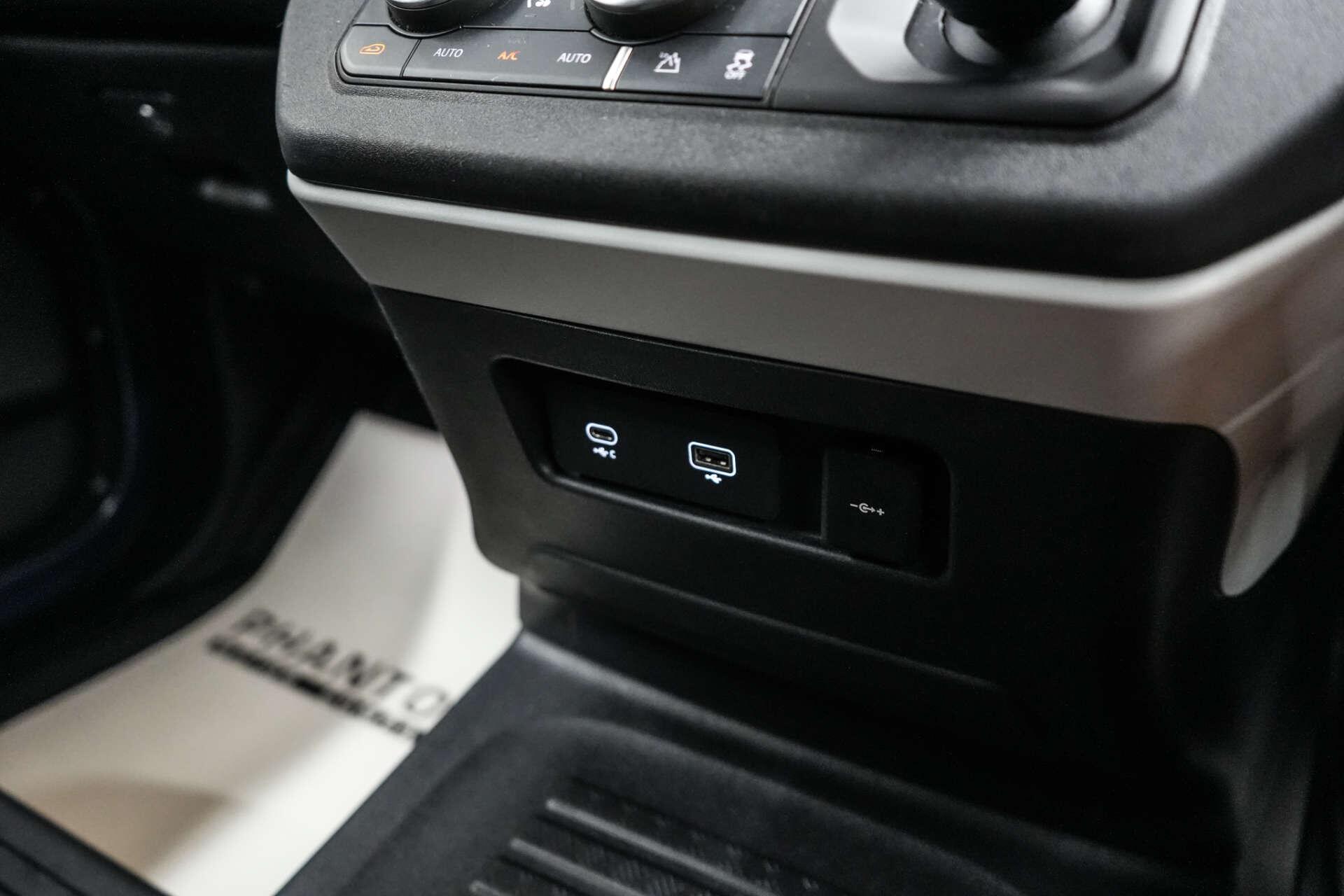 Land Rover Defender view 37