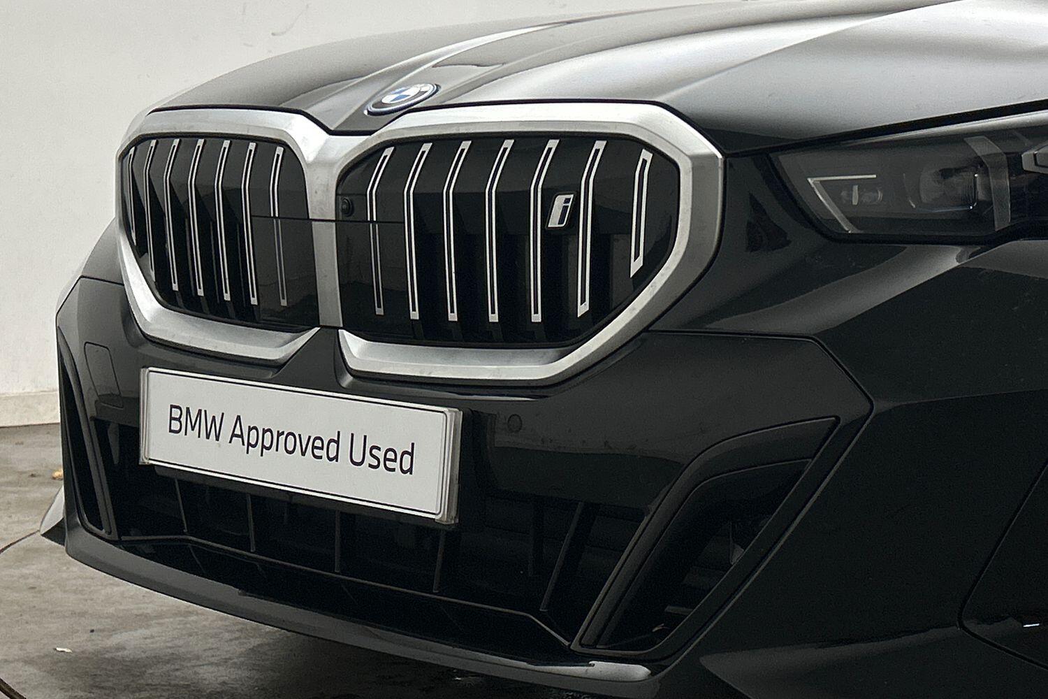 BMW i5 view 32