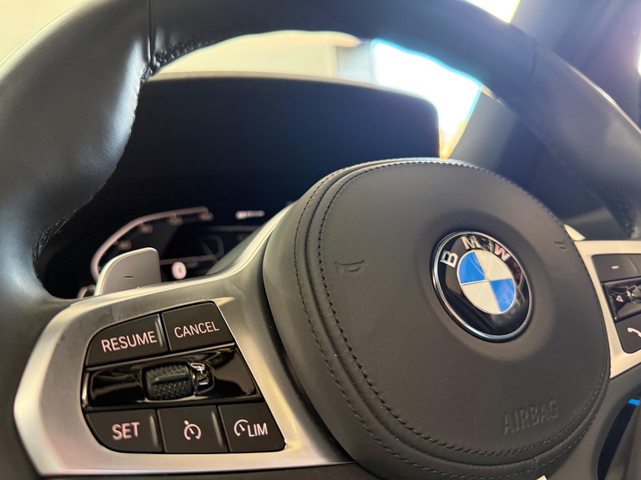 BMW 3 Series view 19