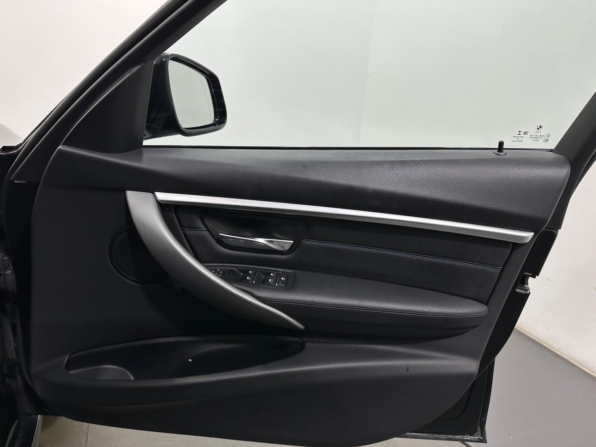BMW 3 Series view 34