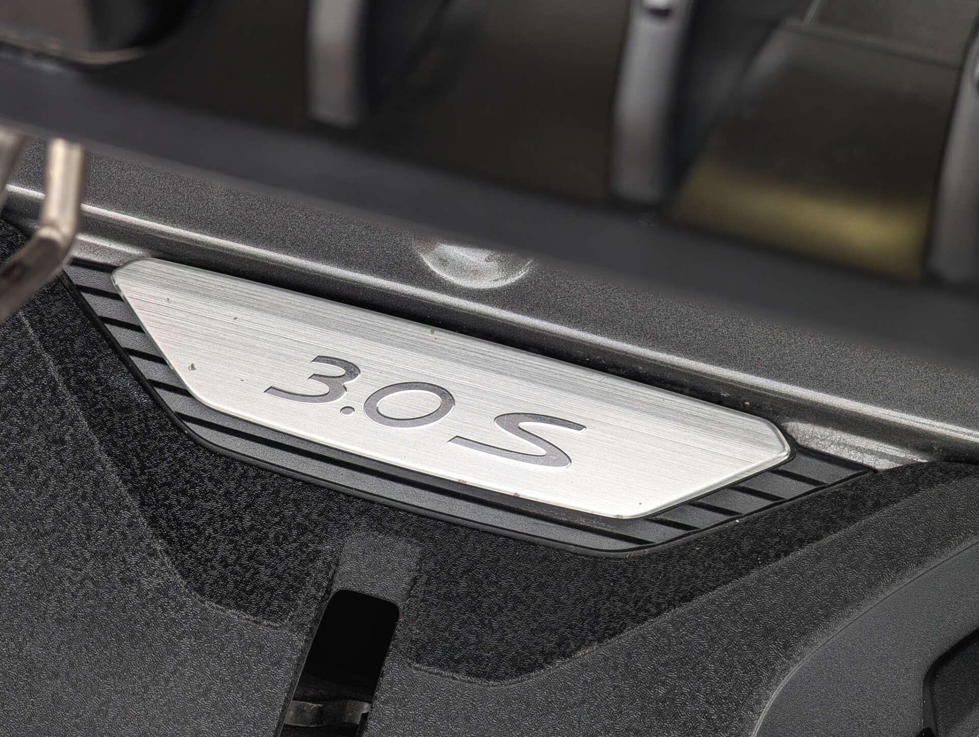 Porsche 911 view 21