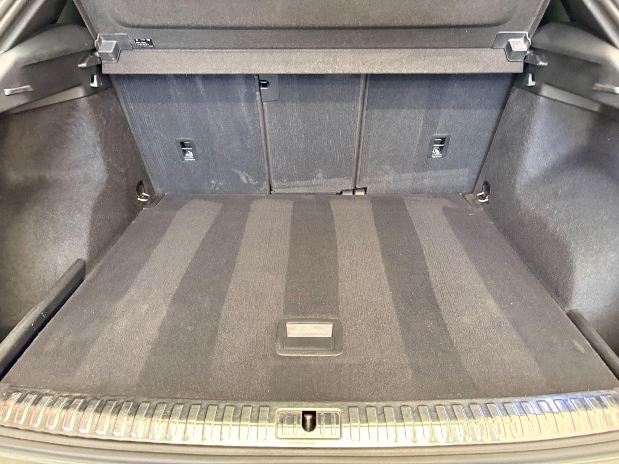 Audi Q3 view 8