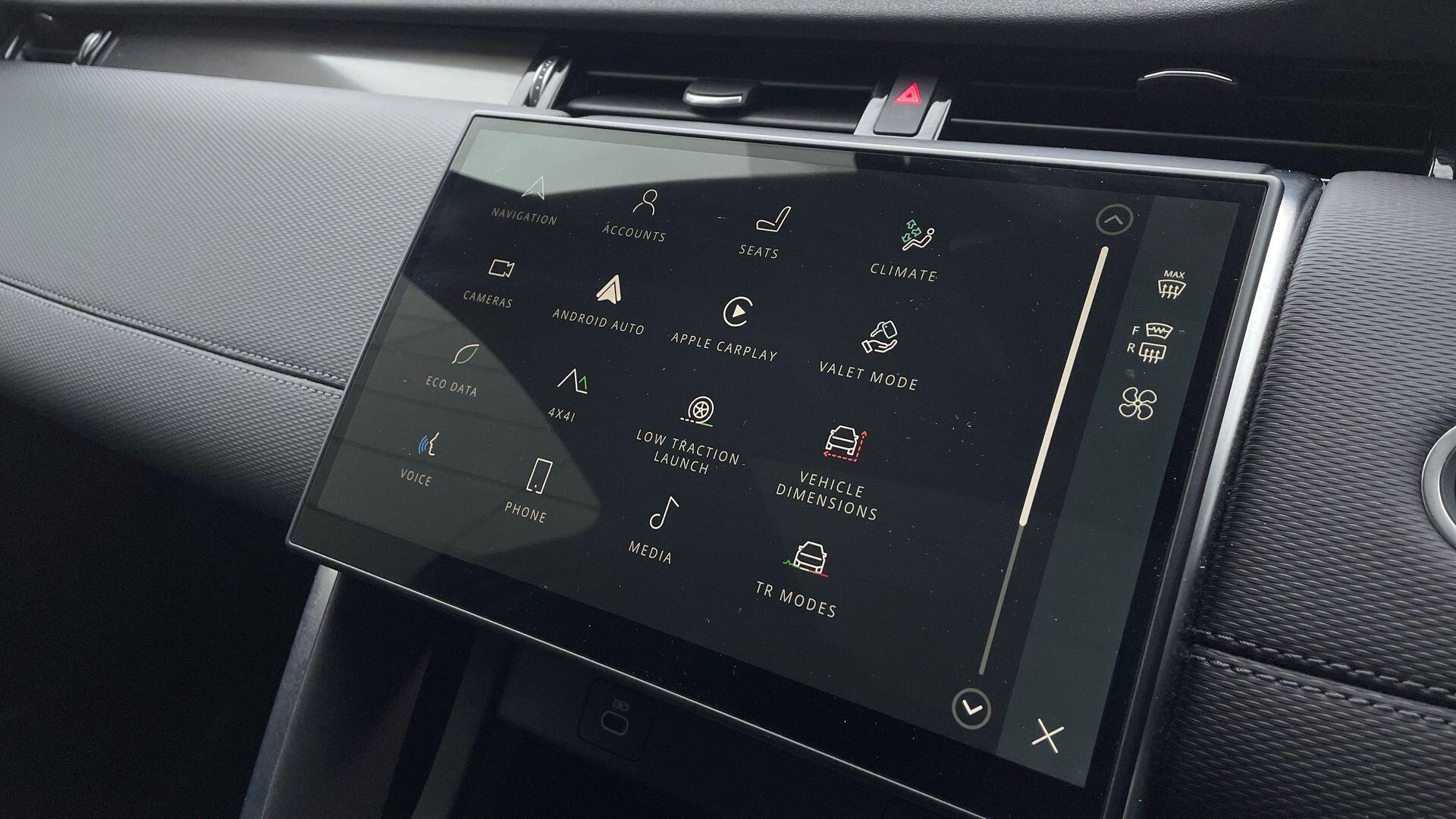 Land Rover Discovery Sport view 38