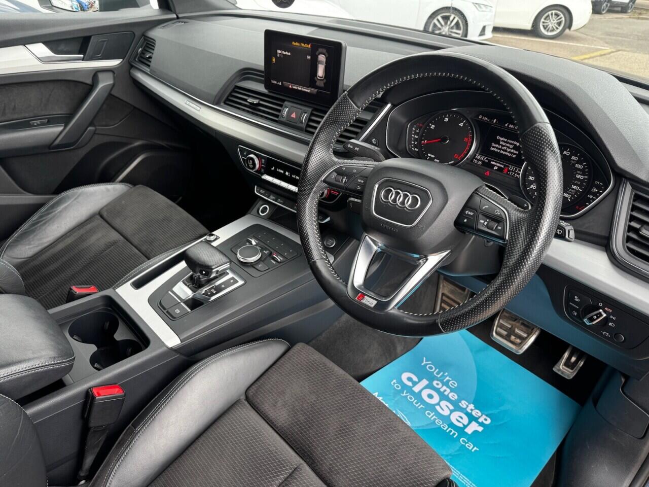 Audi Q5 view 34