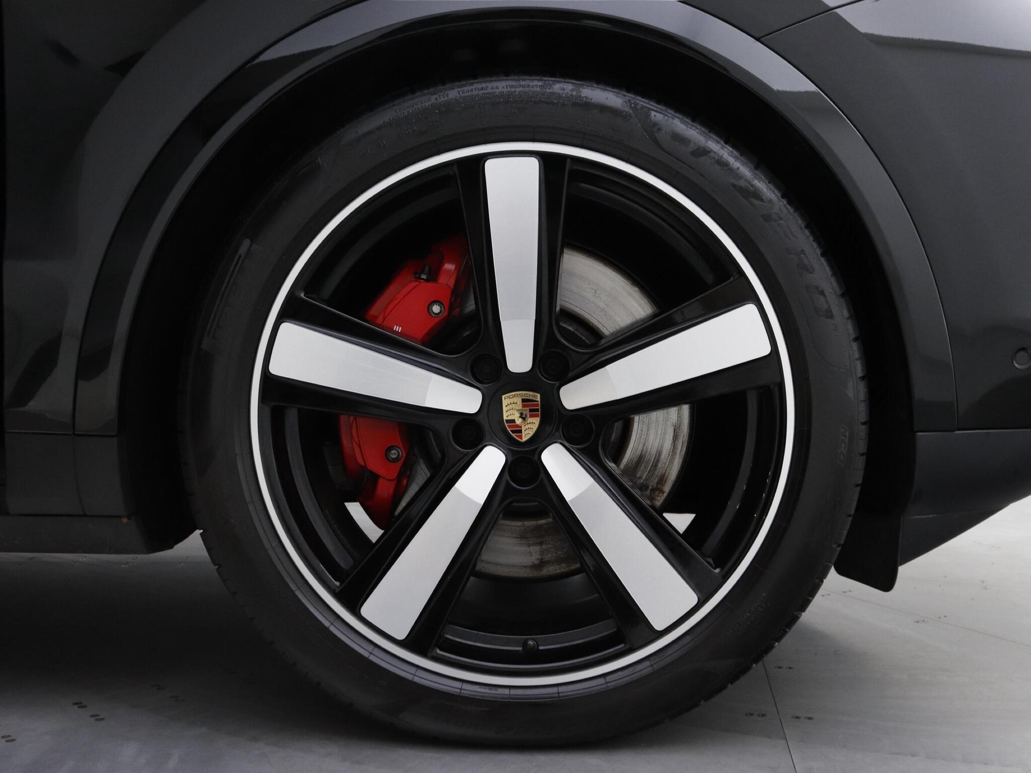 Porsche Cayenne view 8