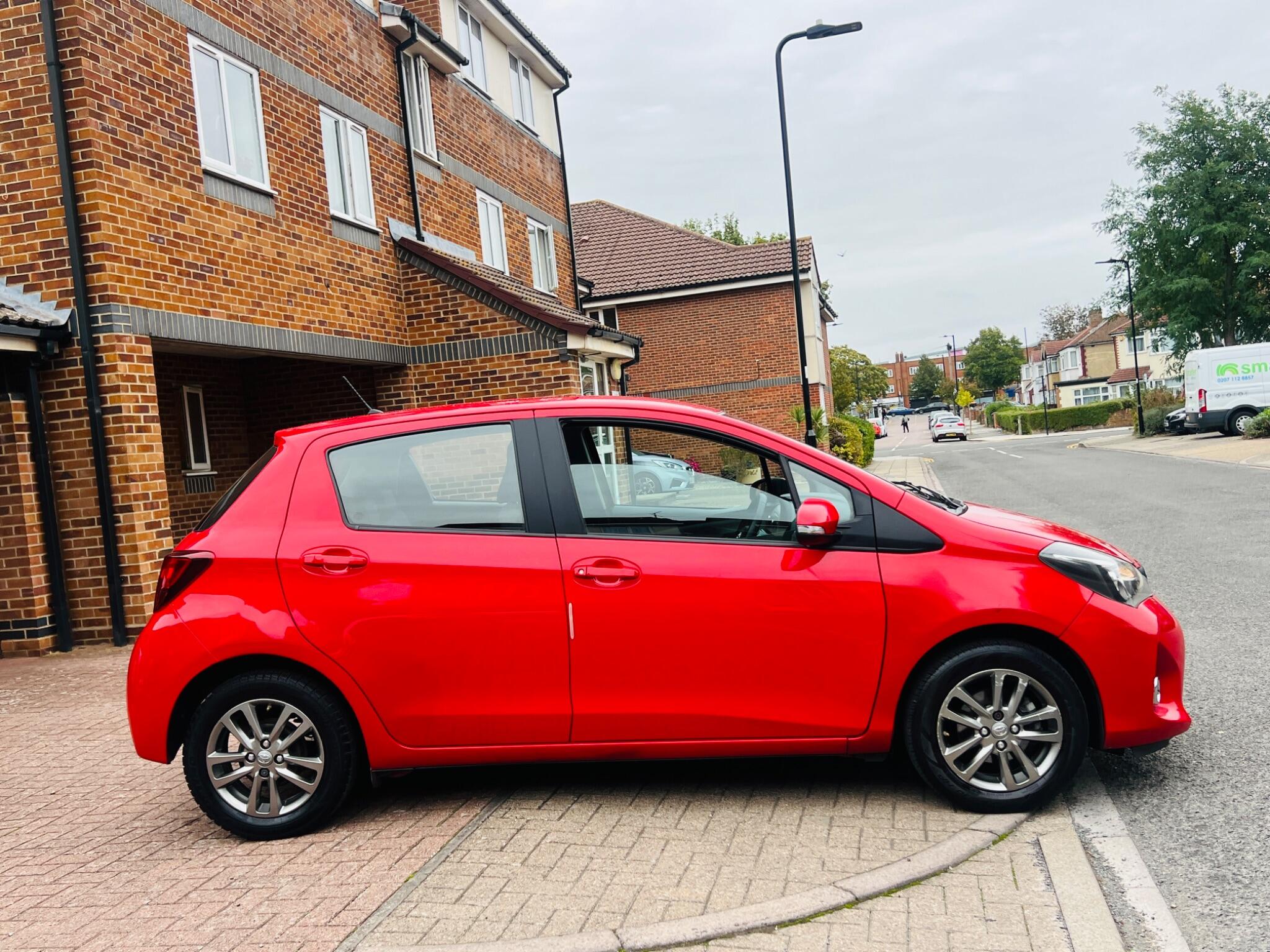 Toyota Yaris view 23