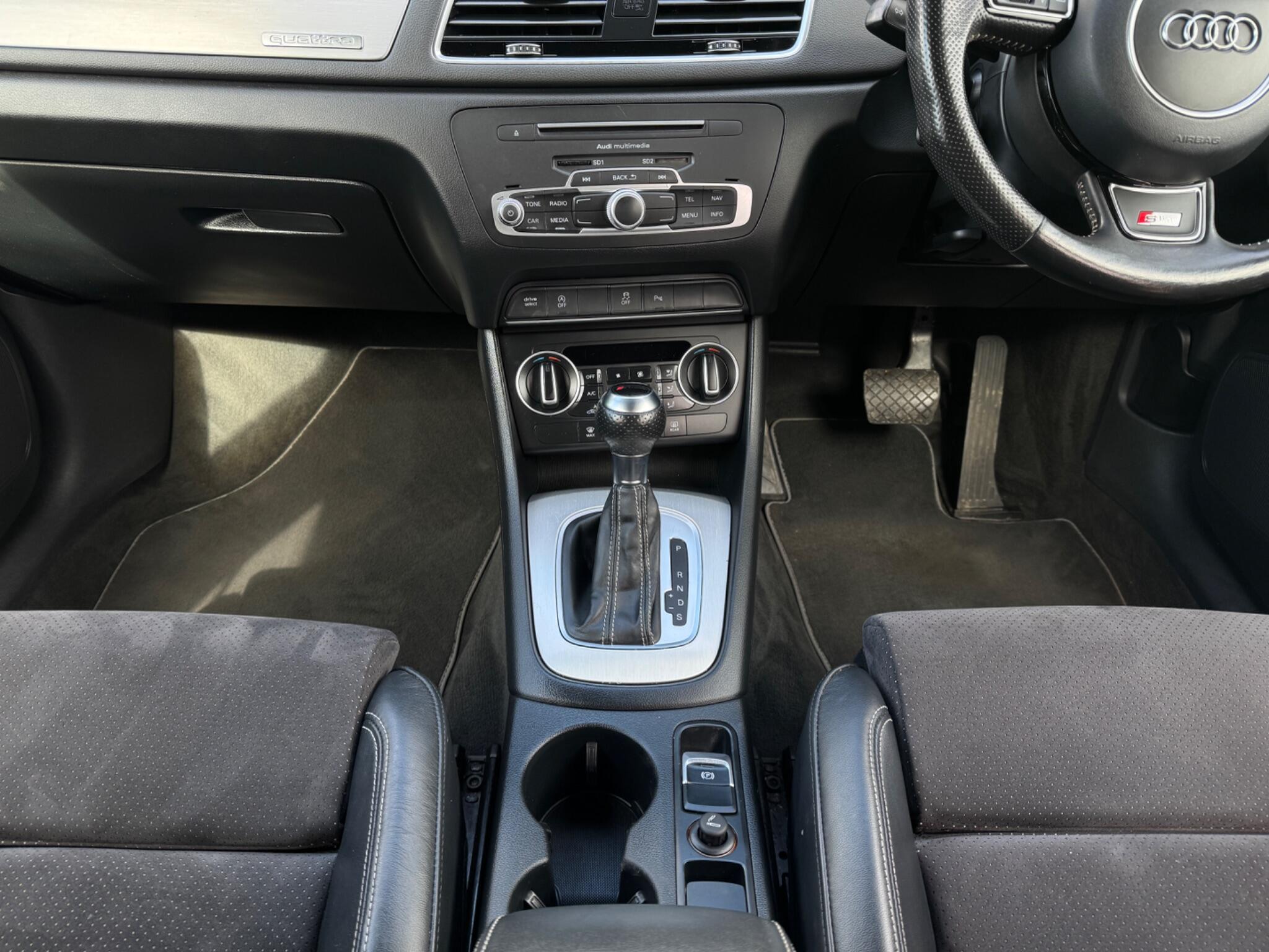 Audi Q3 view 18