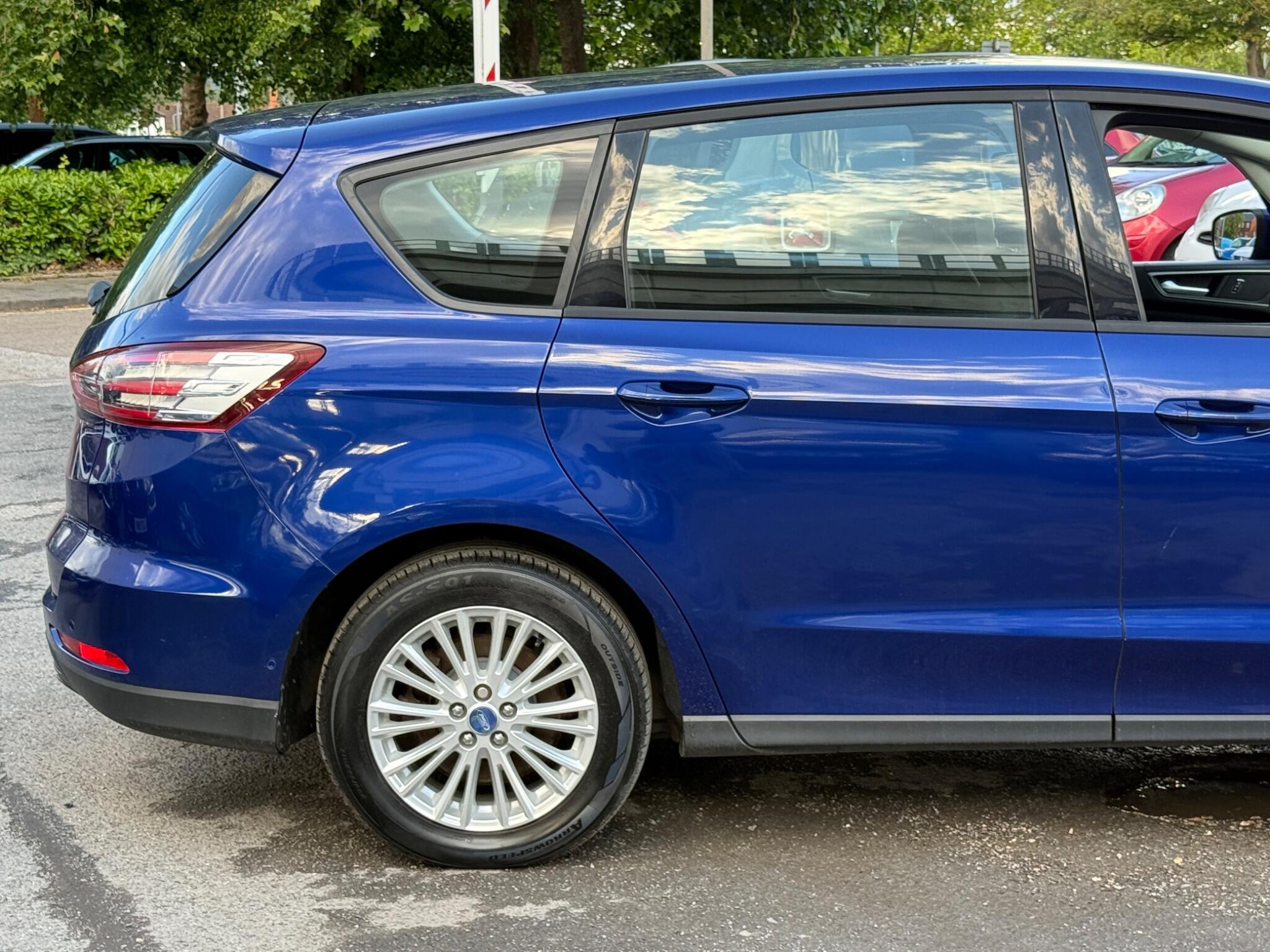 Ford S-Max - Image 22