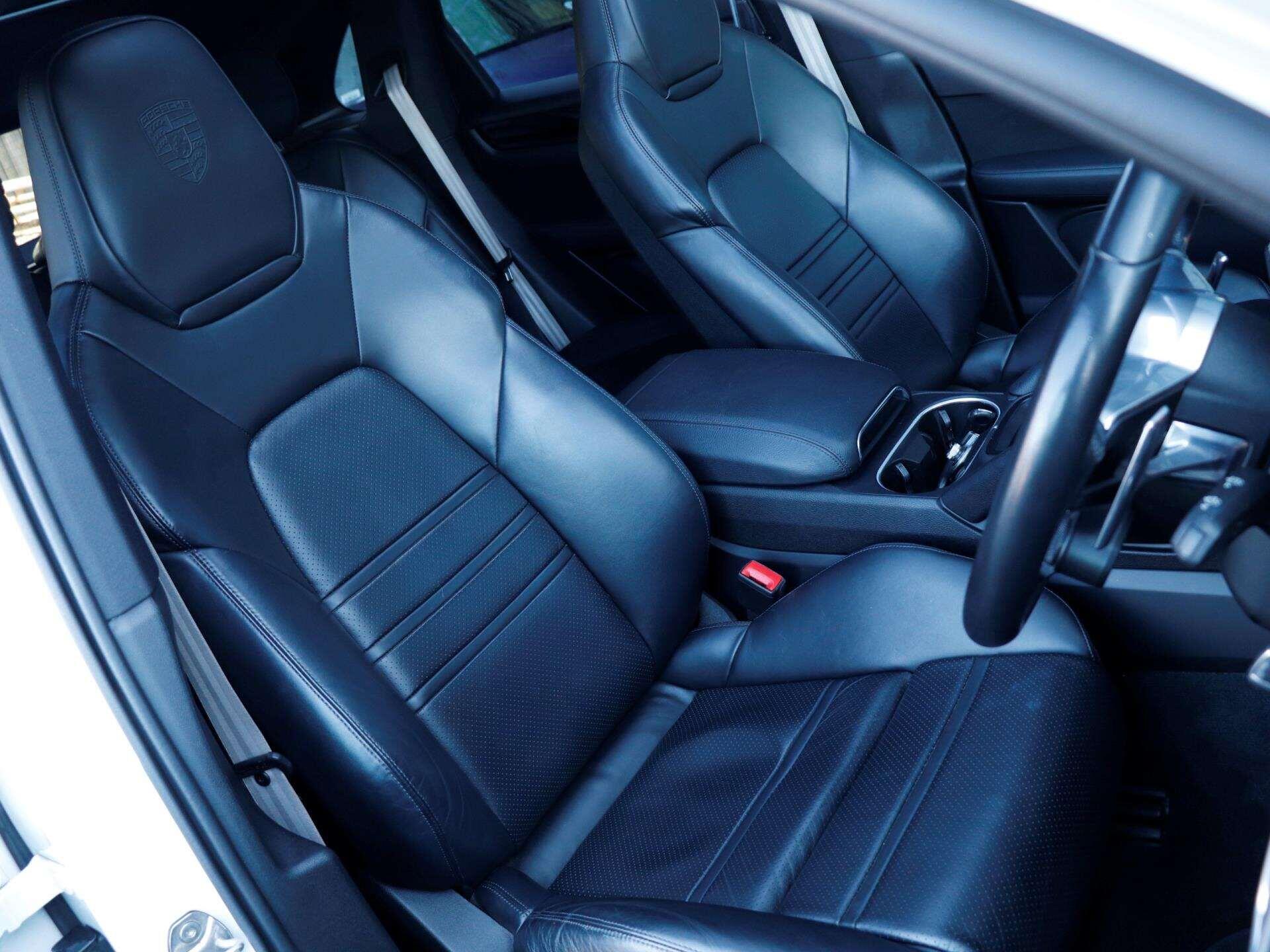 Porsche Cayenne view 25