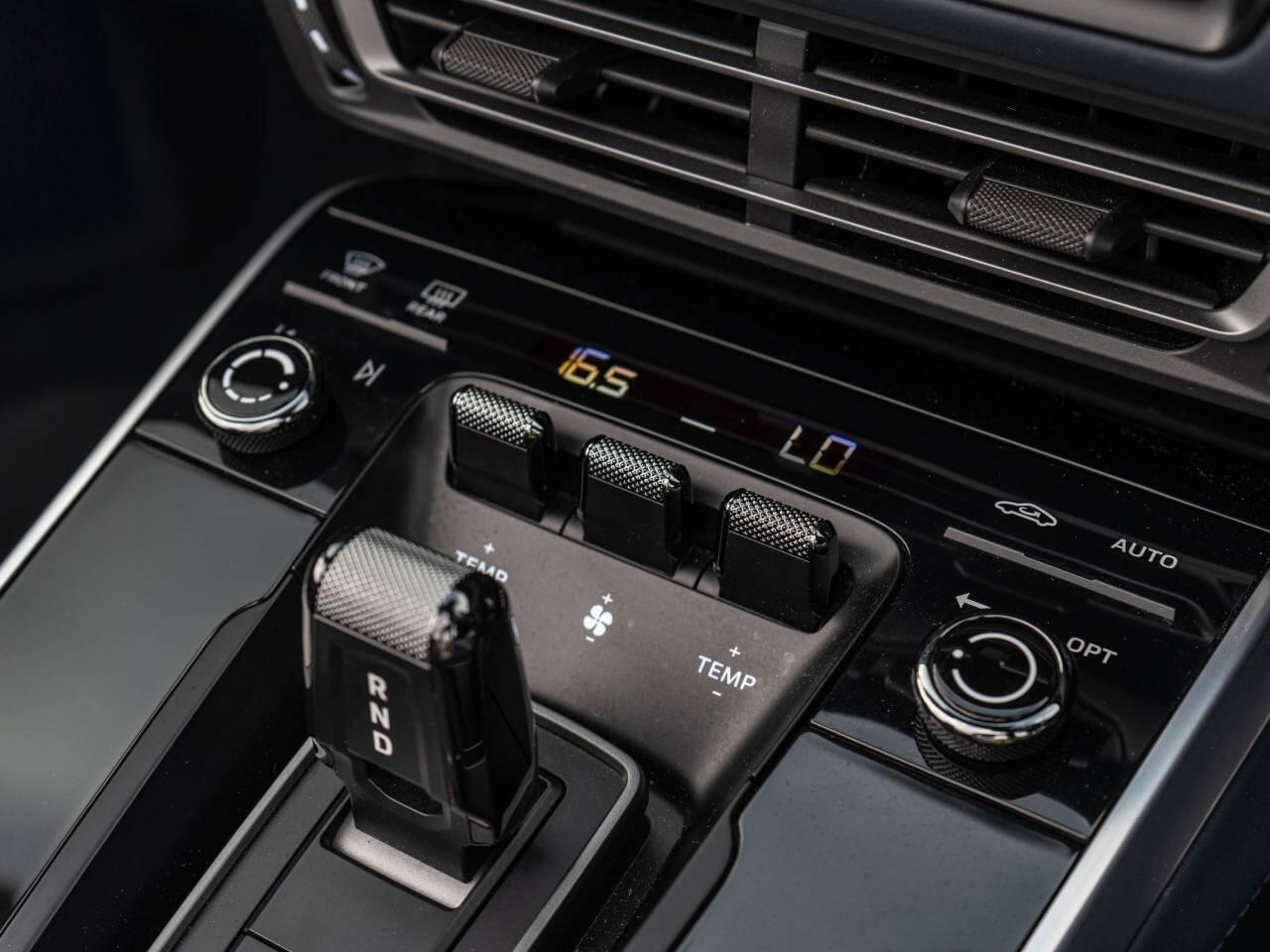 Porsche 911 view 32
