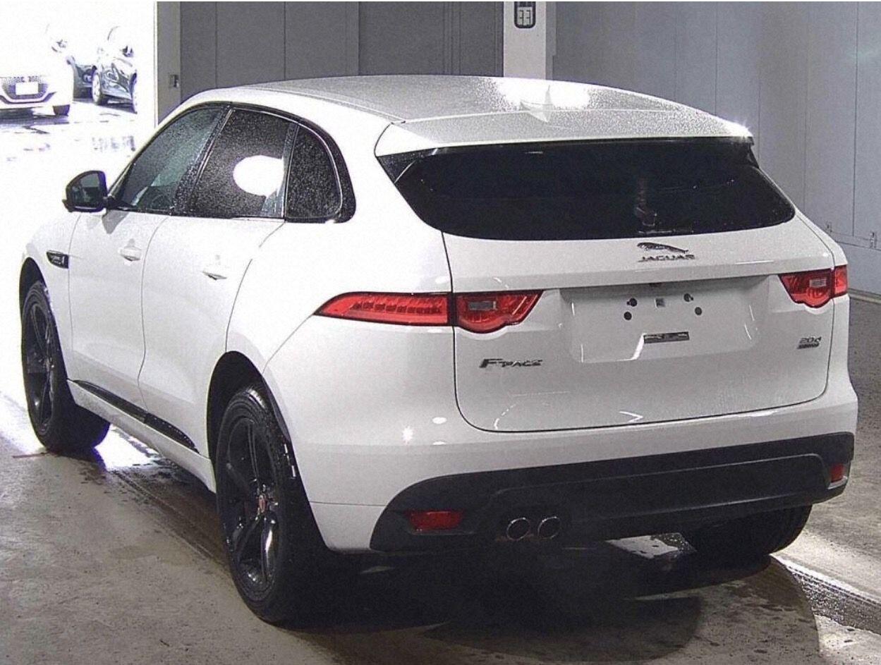 Jaguar F-Pace view 3