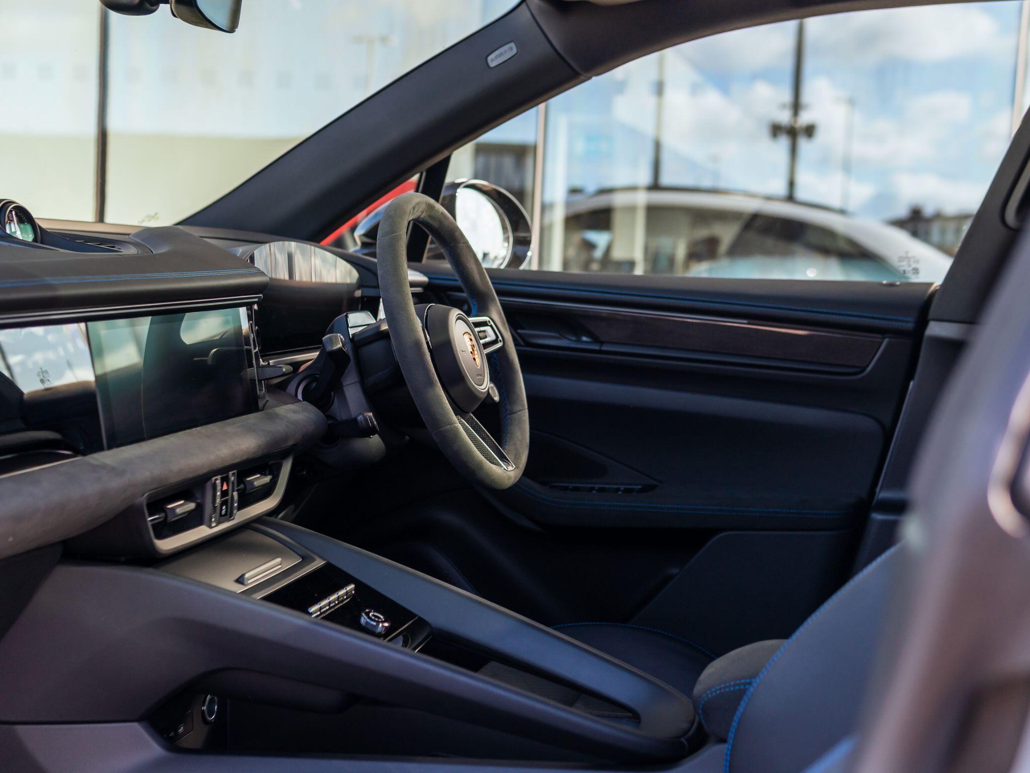 Porsche Macan view 51