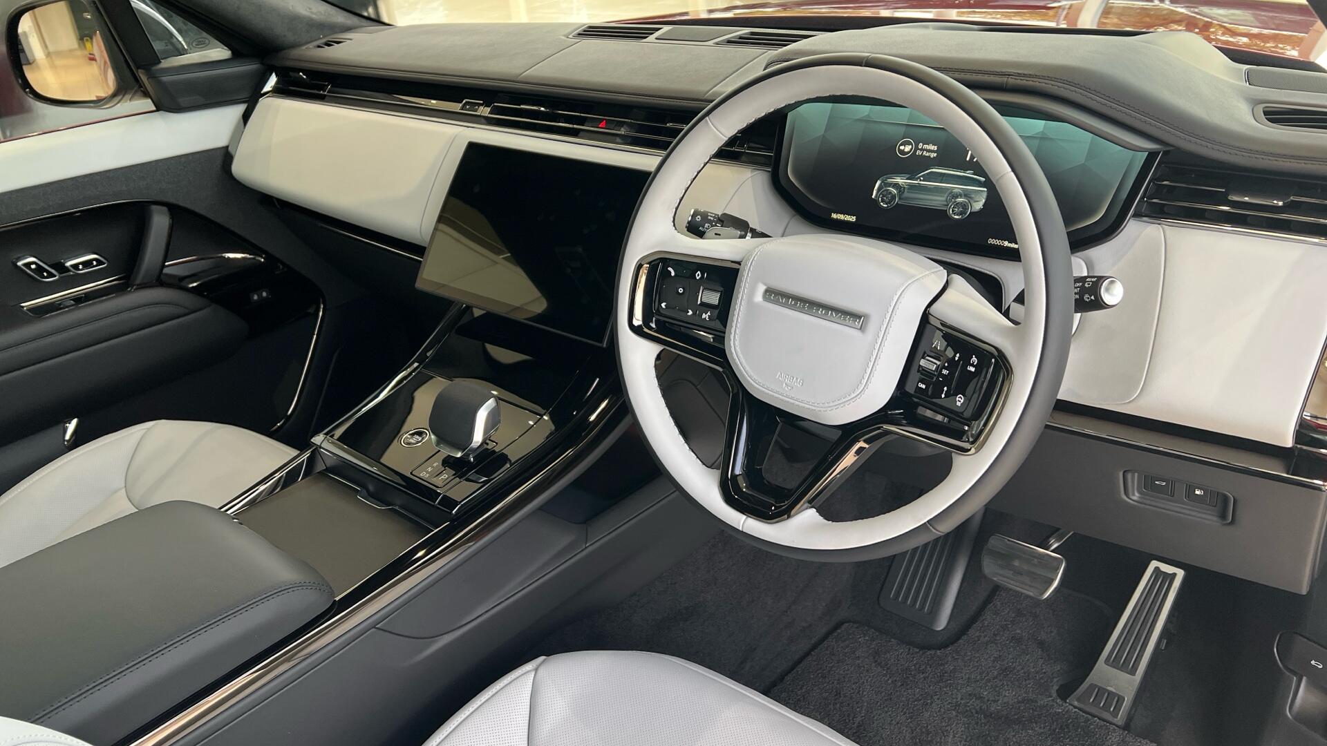 Land Rover Range Rover Sport view 9