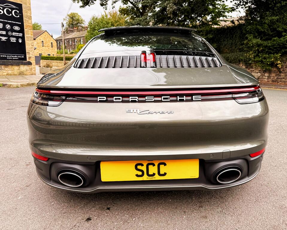 Porsche 911 view 8
