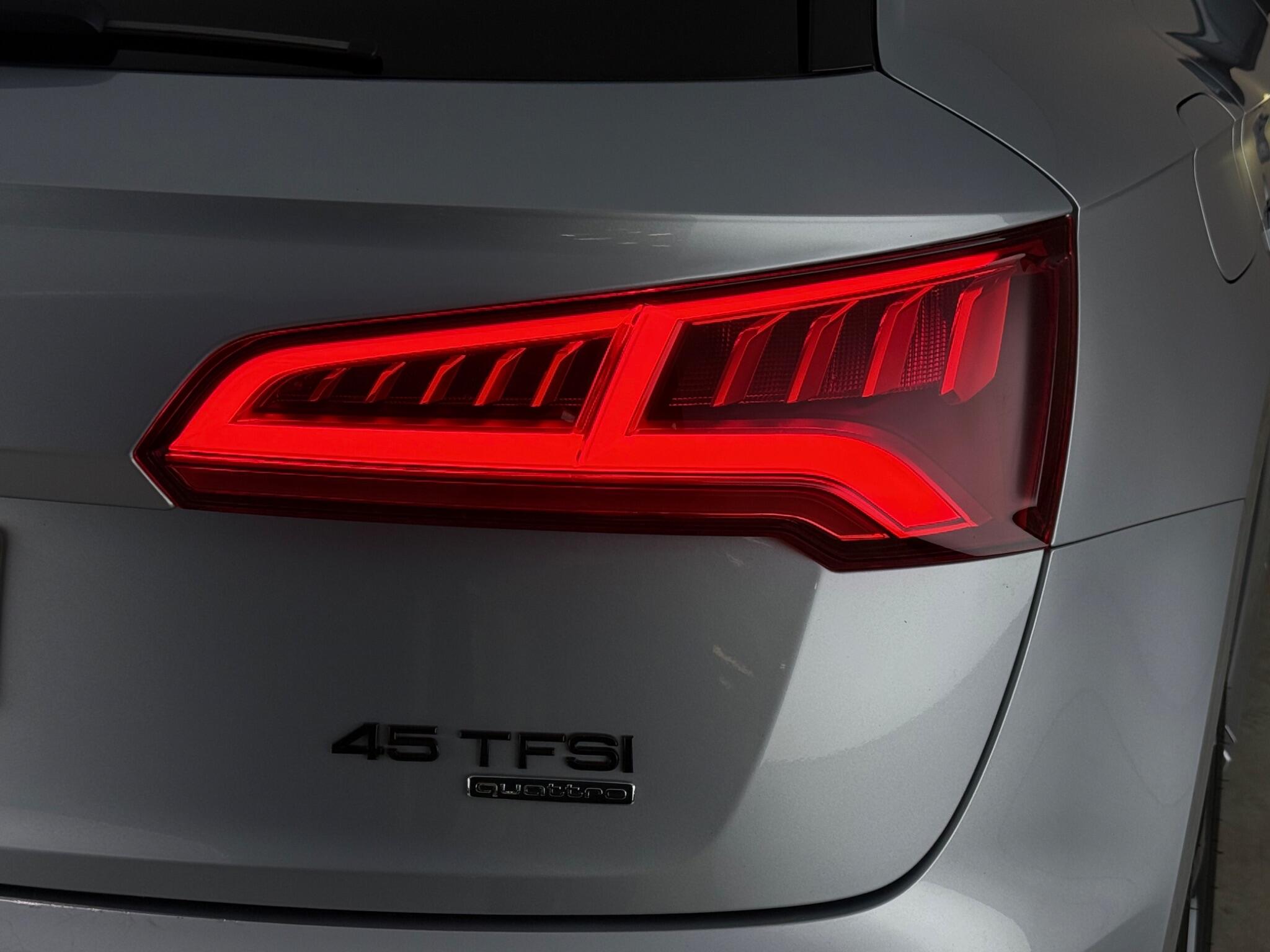 Audi Q5 view 12