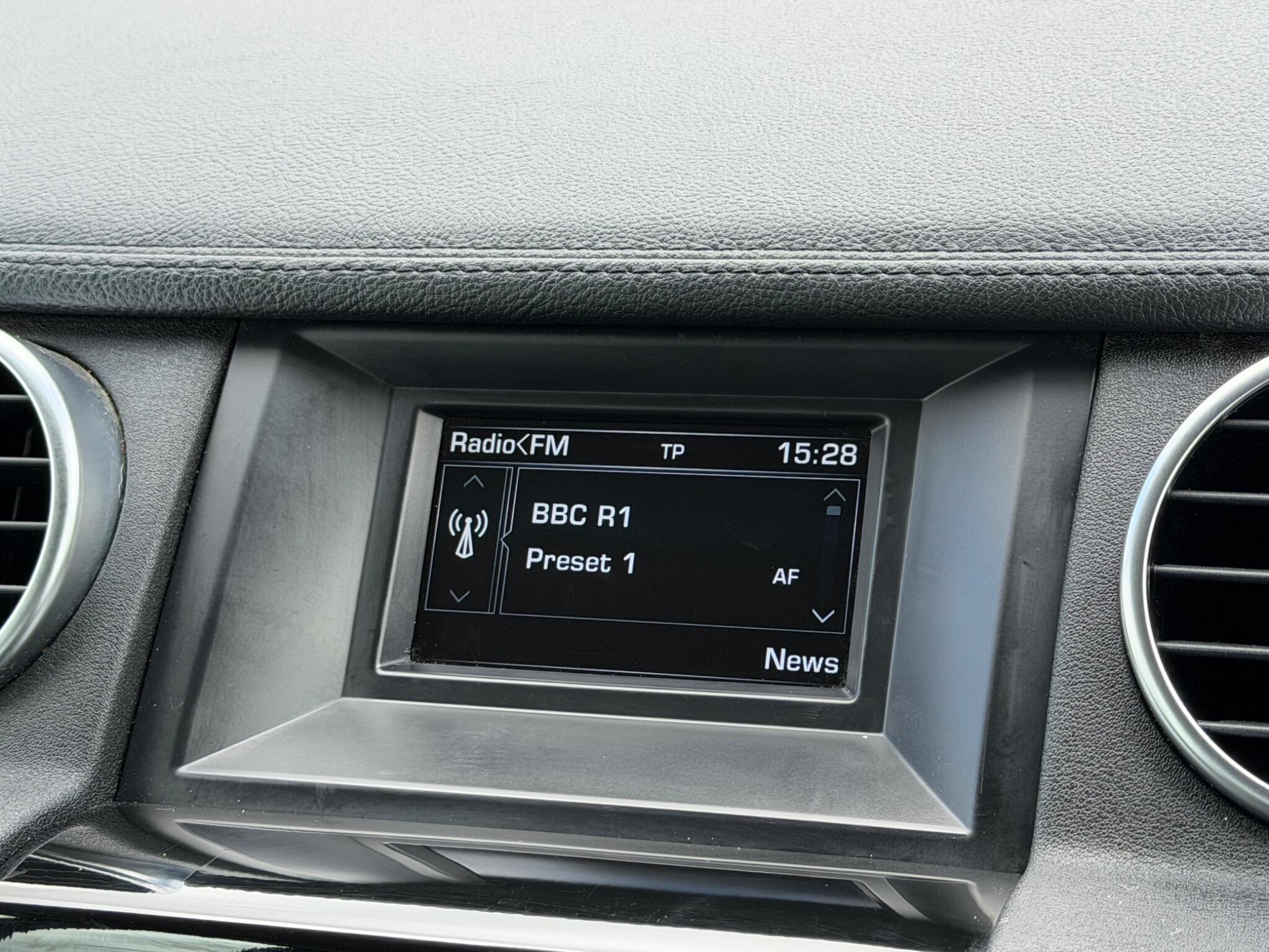 Land Rover Discovery view 28