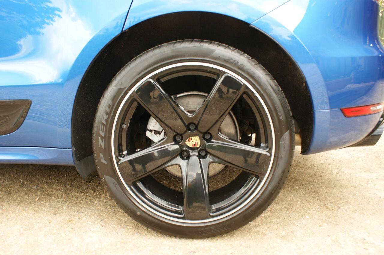 Porsche Macan view 22