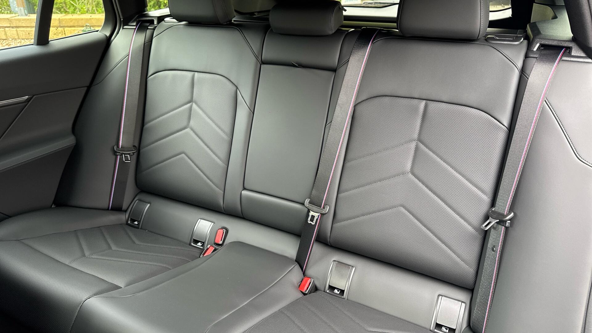 BMW 5 Series view 12