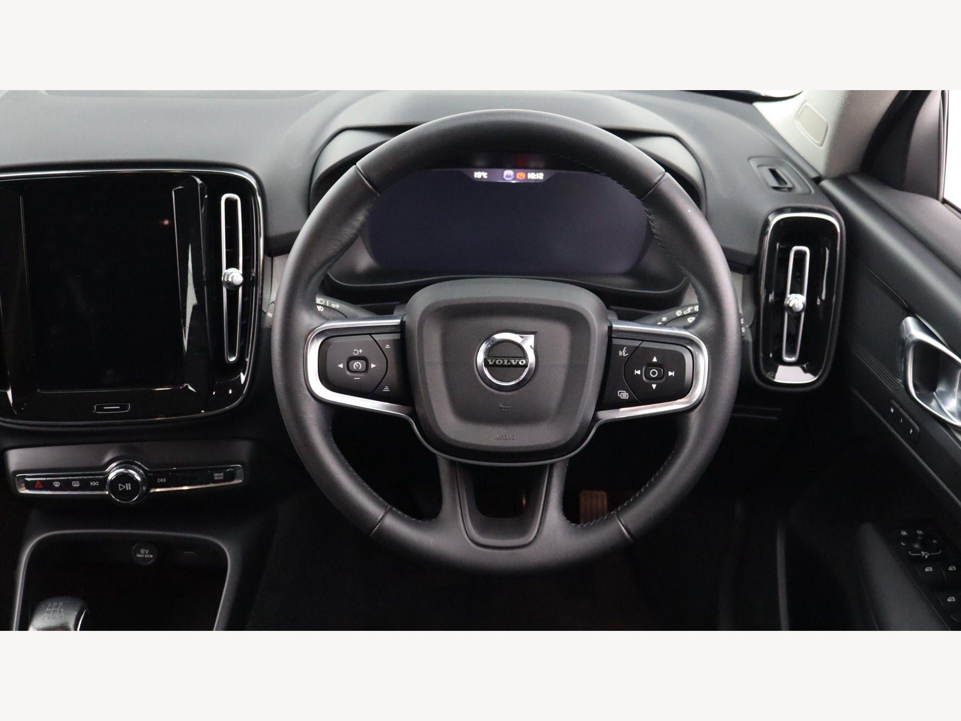 Volvo XC40 view 13