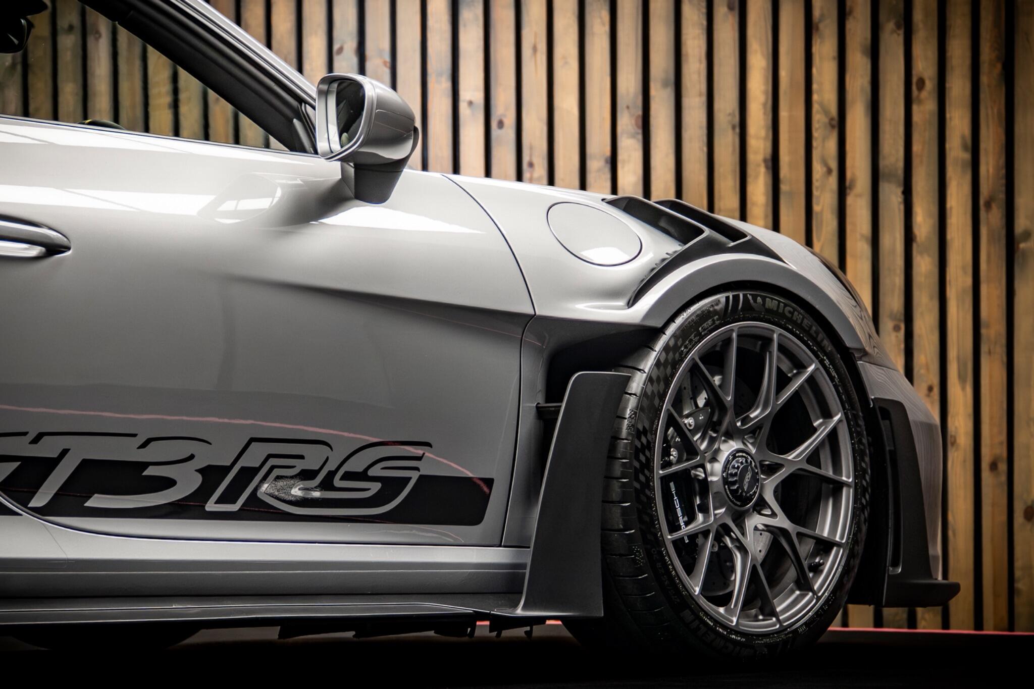 Porsche 911 view 14