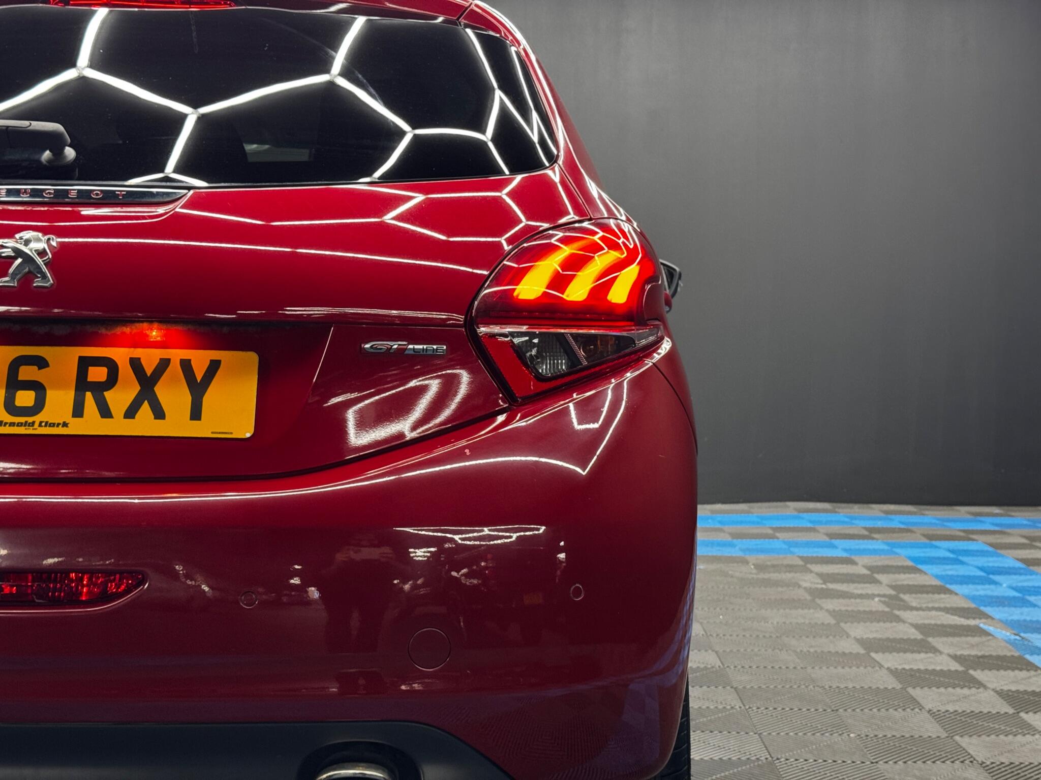 Peugeot 208 view 41