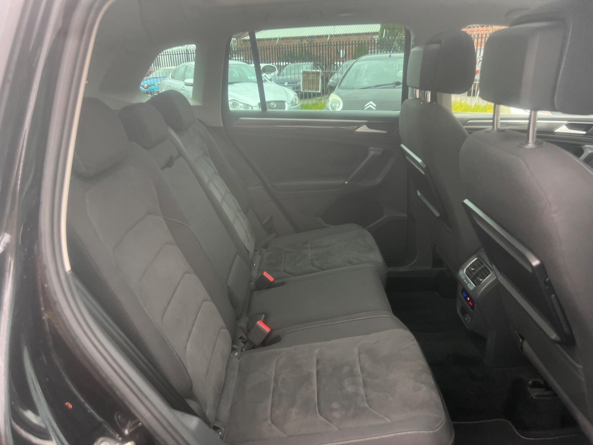 2017 Volkswagen Tiguan 2.0 TDI BlueMotion Tech SEL Euro 6 (s/s) 5dr • 52,000 miles image 13