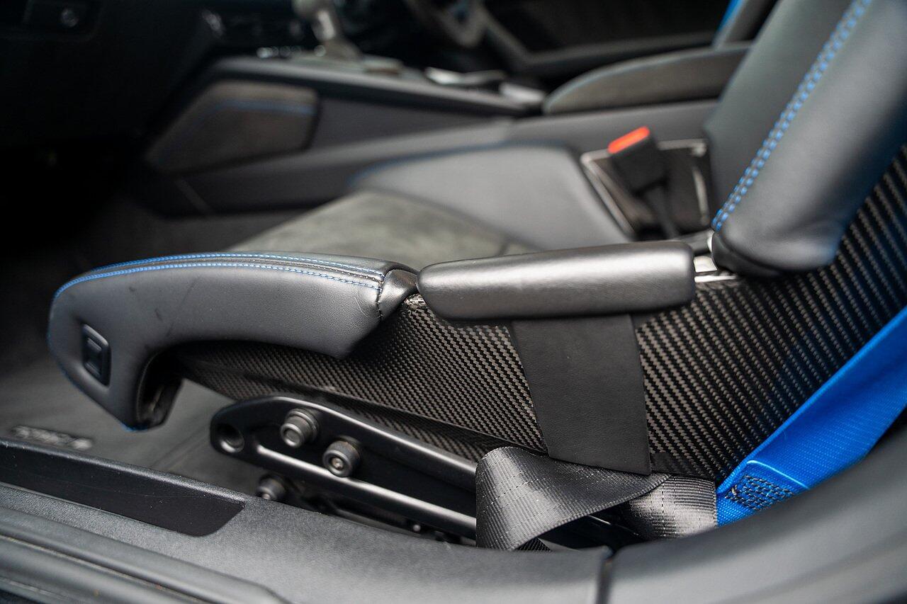 Porsche 911 view 77