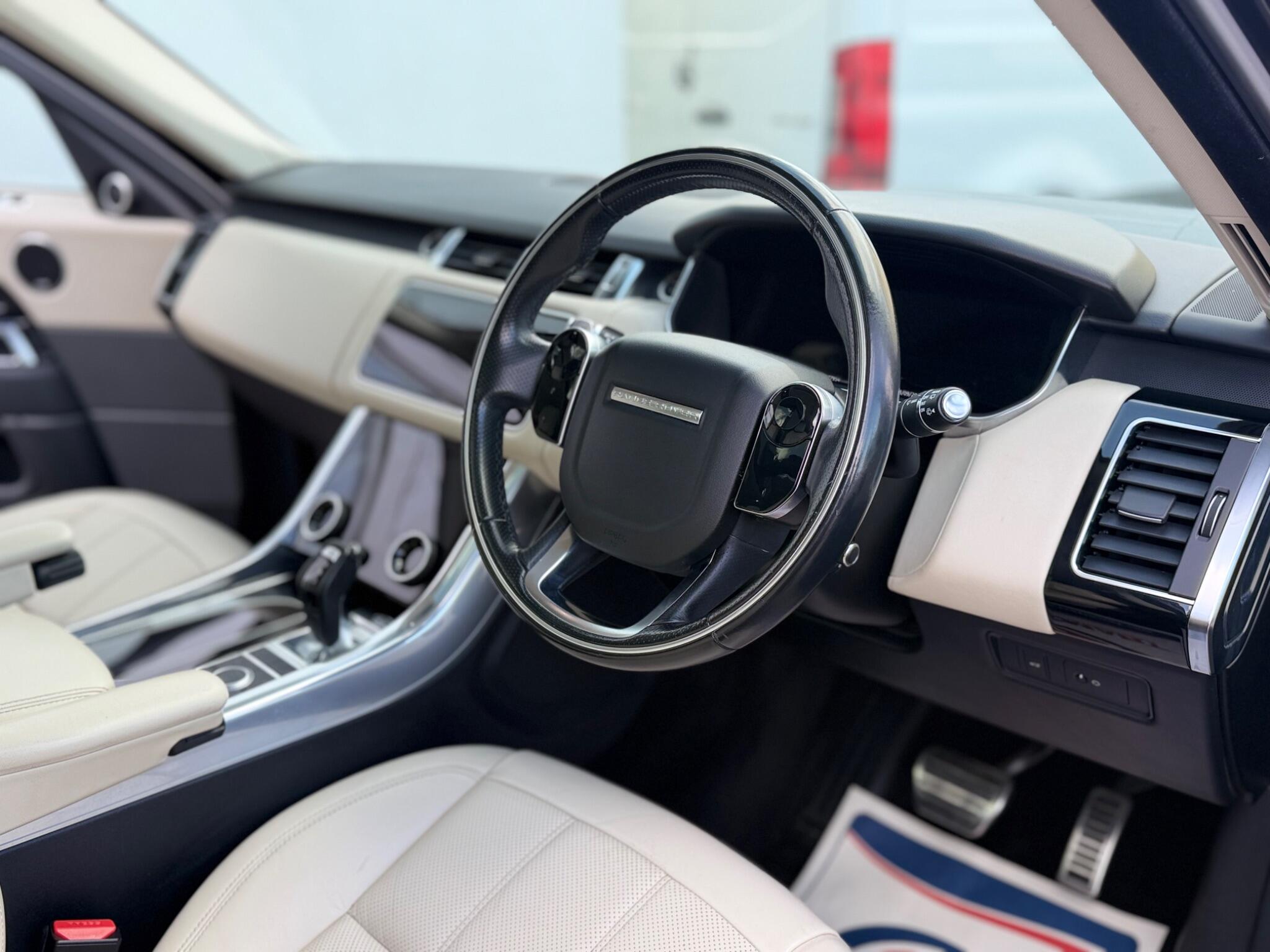 Land Rover Range Rover Sport view 4