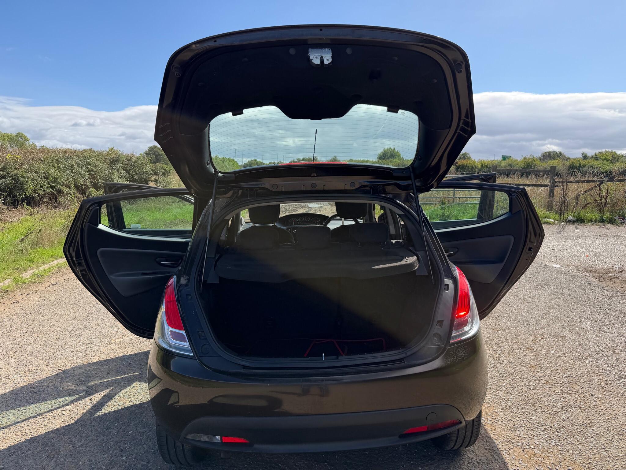 Chrysler Ypsilon view 41