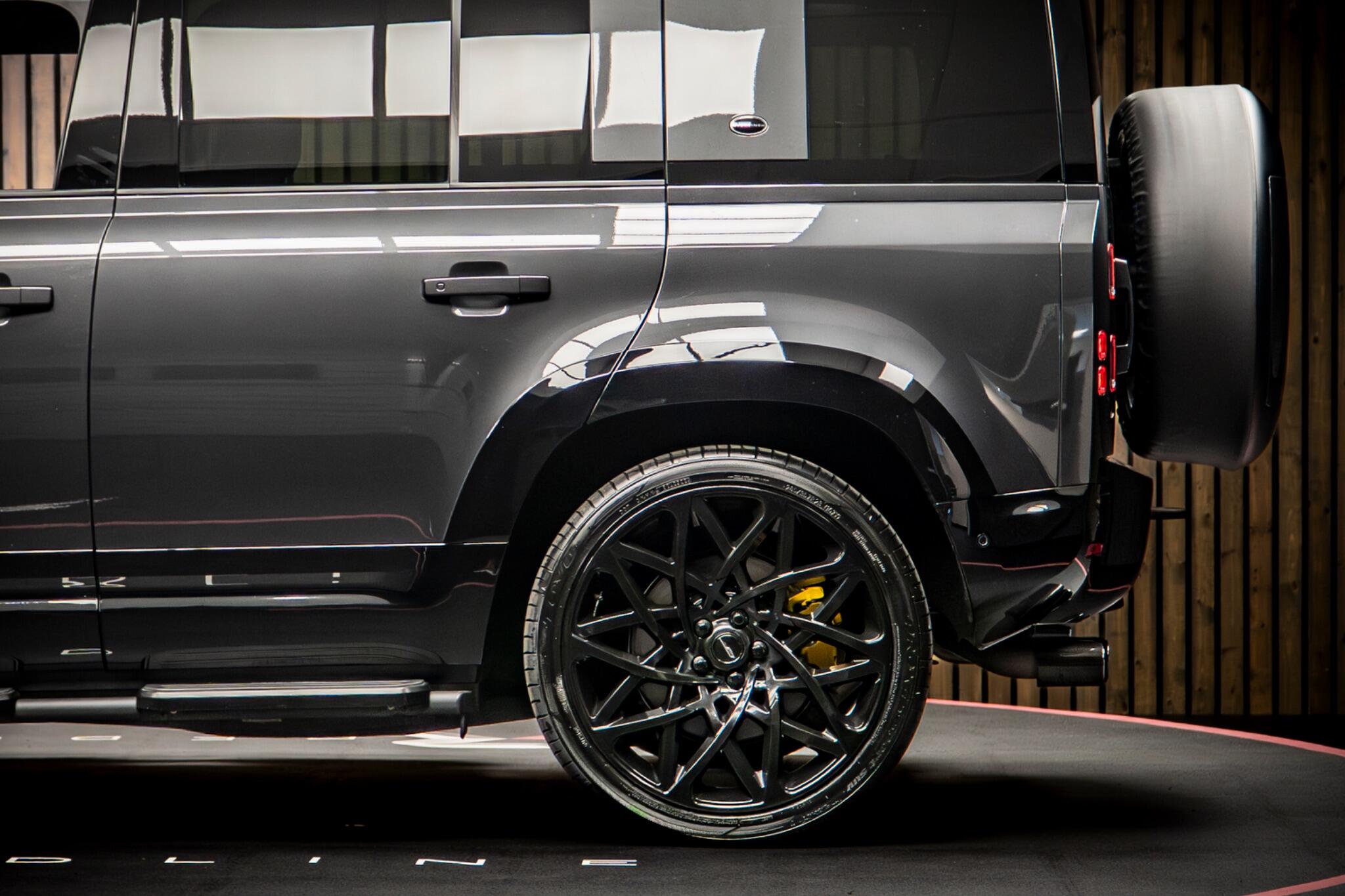 Land Rover Defender view 18