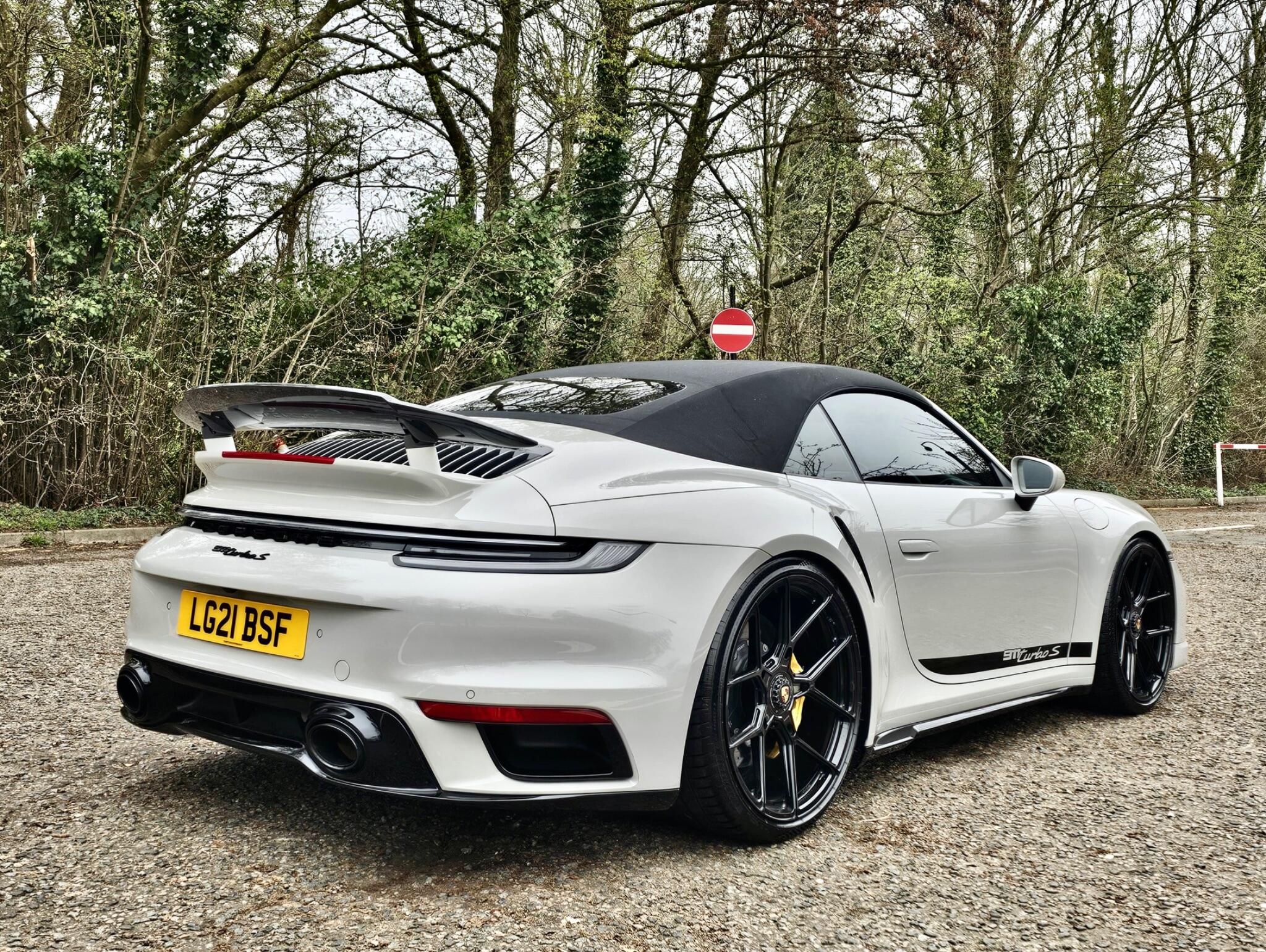 Porsche 911 view 23