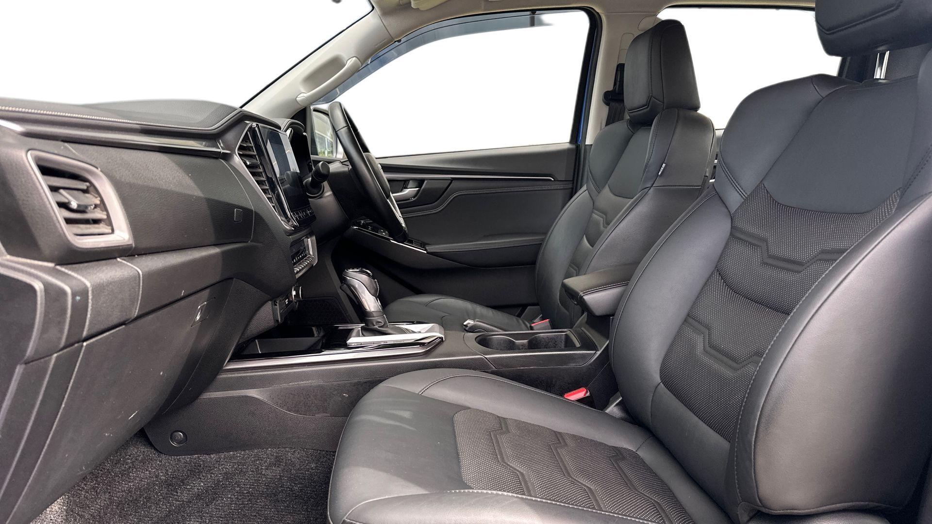 Isuzu D-Max view 3