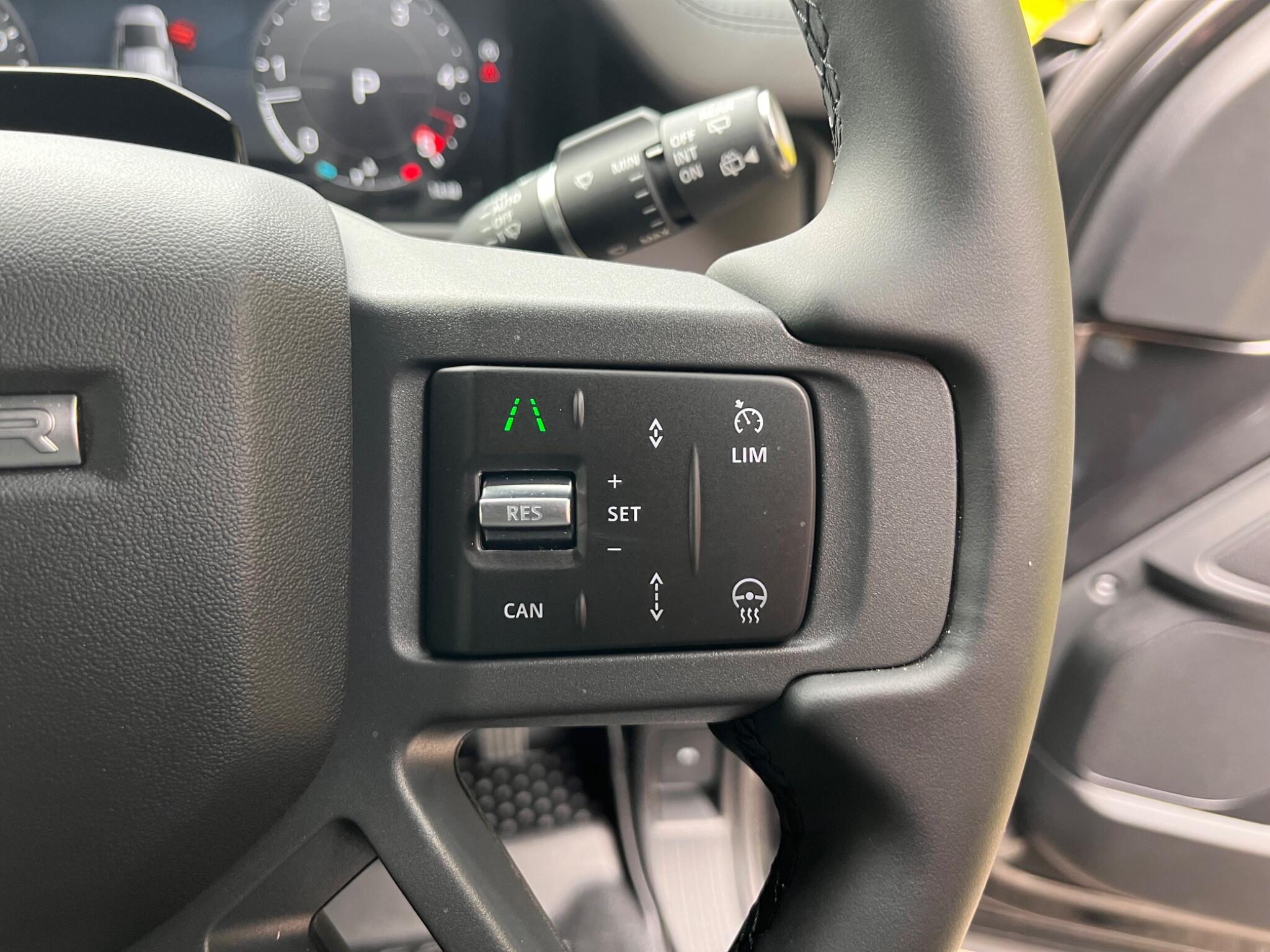 Land Rover Defender view 31