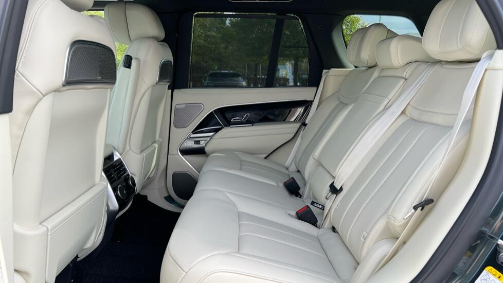 Land Rover Range Rover view 4