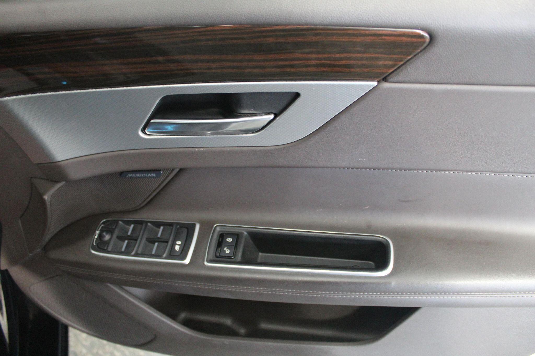 Jaguar XF view 48