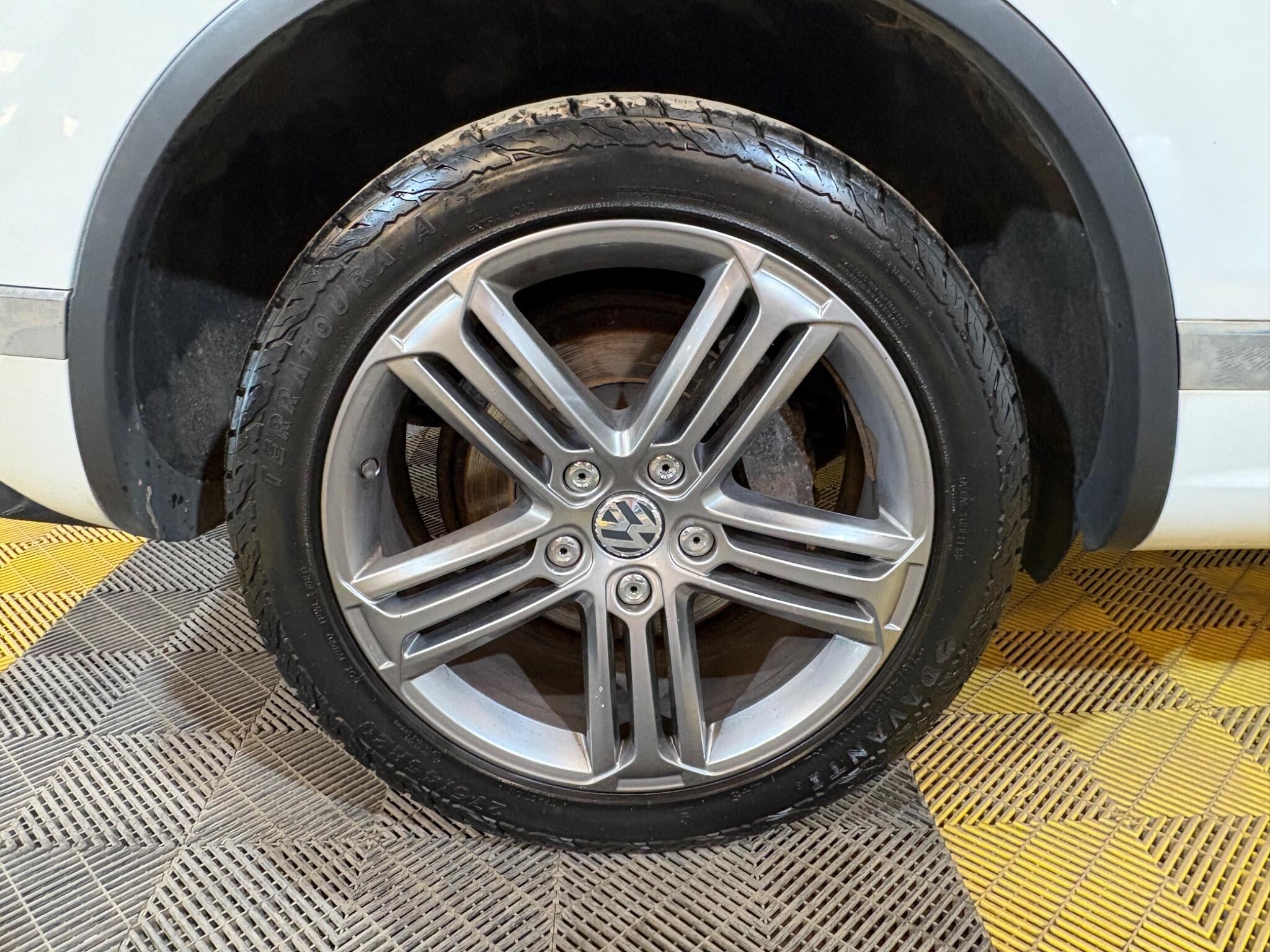 Volkswagen Touareg view 82